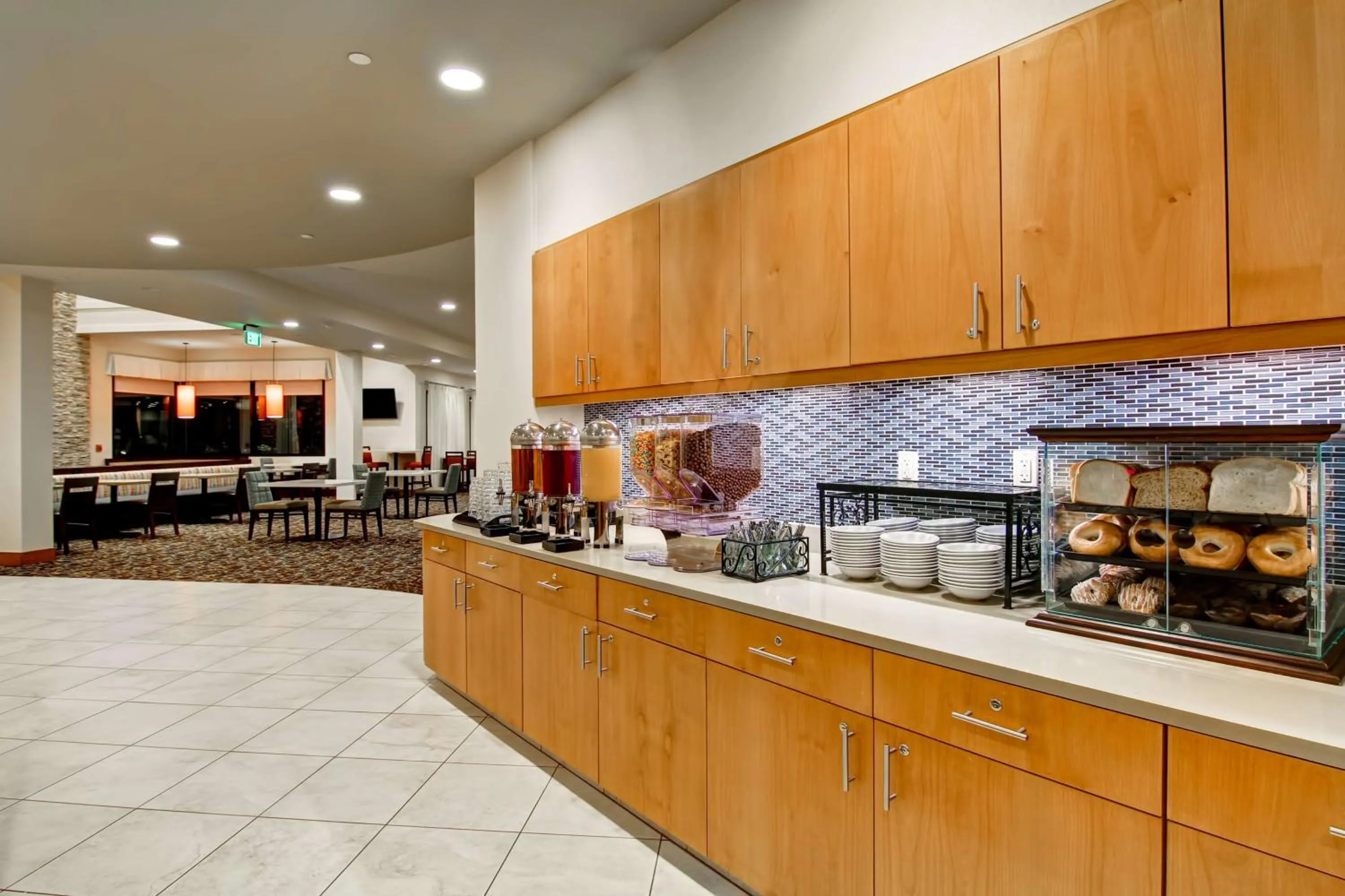Dining area in Homewood Suites by Hilton Seattle-Issaquah