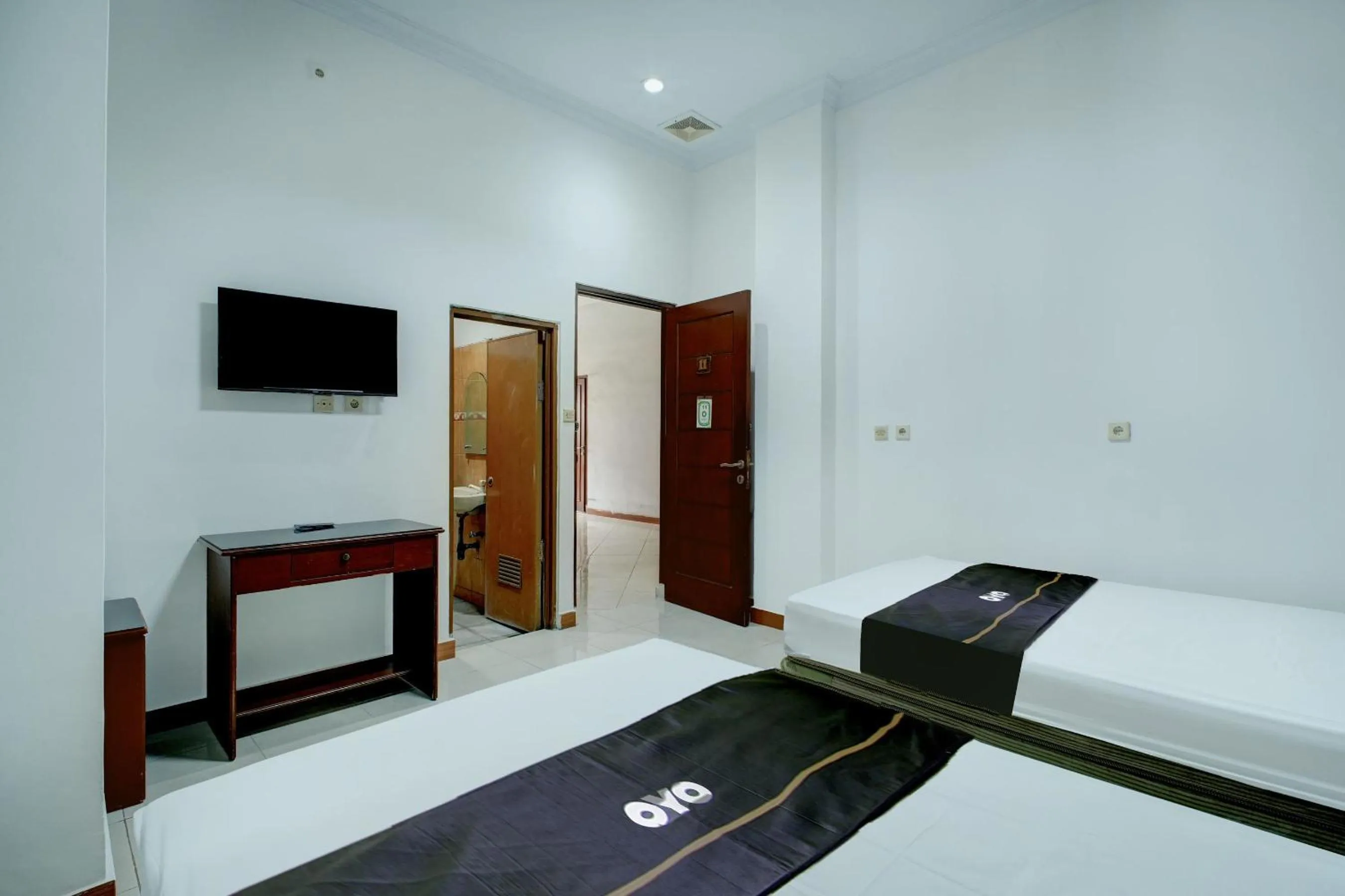 Photo of the whole room, Bed in Hotel O Depok near Bhayangkara BRIMOB Hospital Formerly Hotel Mutiara Kelapa Dua Depok