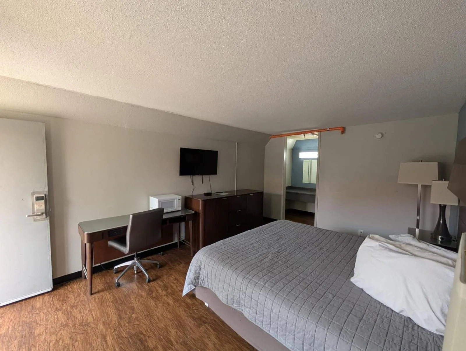 Bedroom, Bed in OYO Hotel Catersville GA