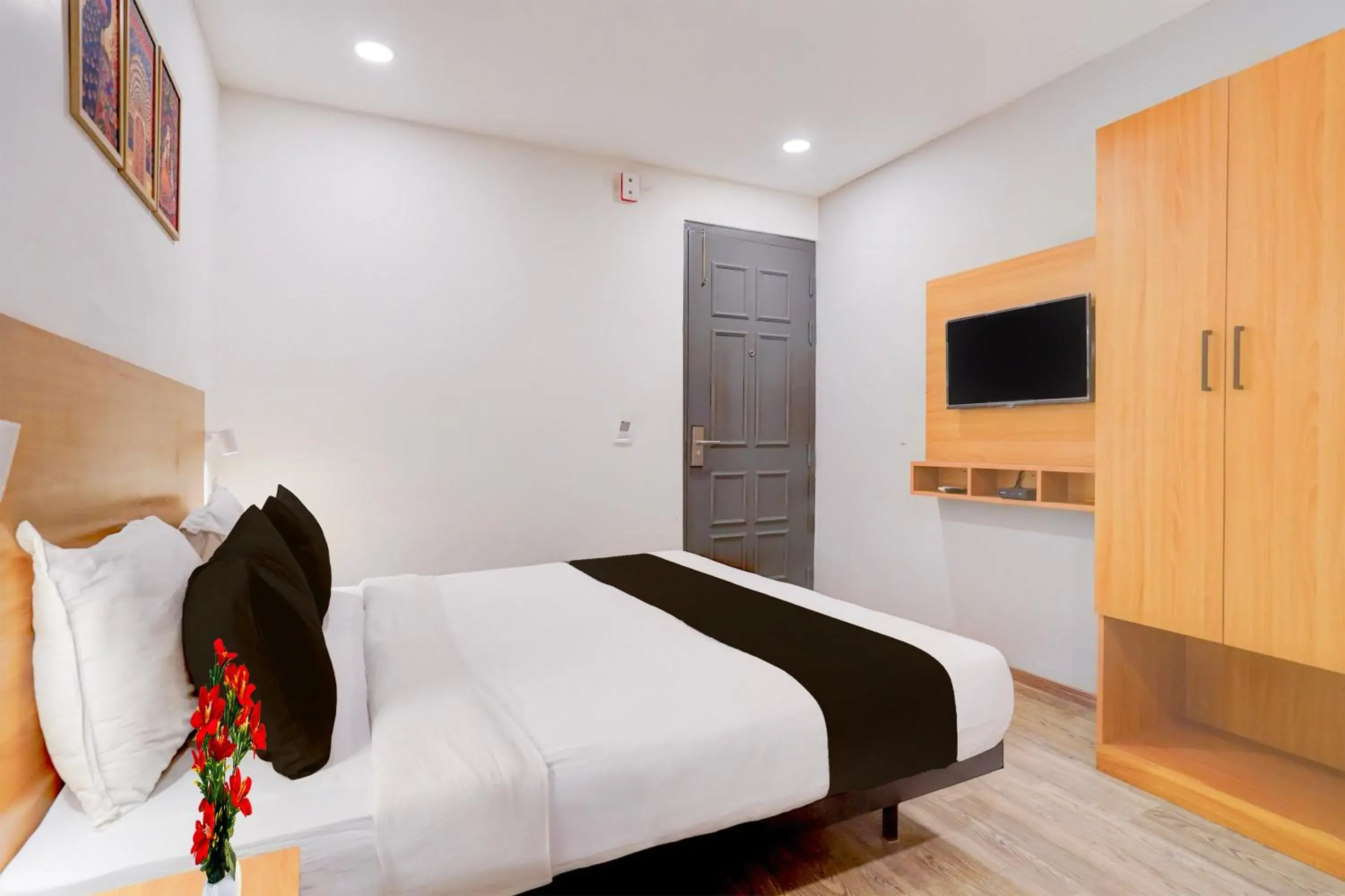 Classic Triple Room - single occupancy in Super OYO Townhouse Deva Road Lucknow Classic Triple Room - single occupancy in Super OYO Townhouse Deva Road Lucknow