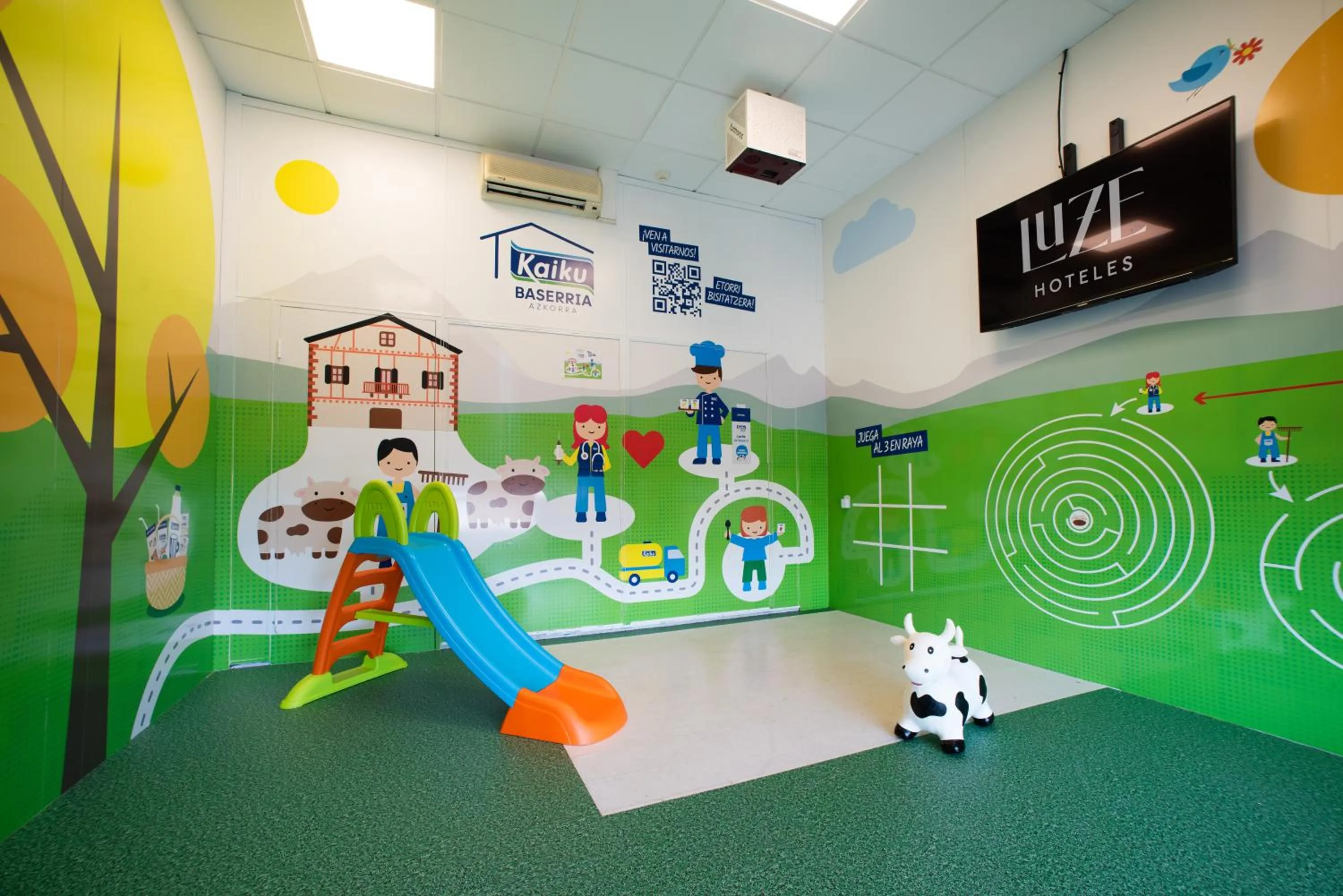 children in Hotel Luze El Villa