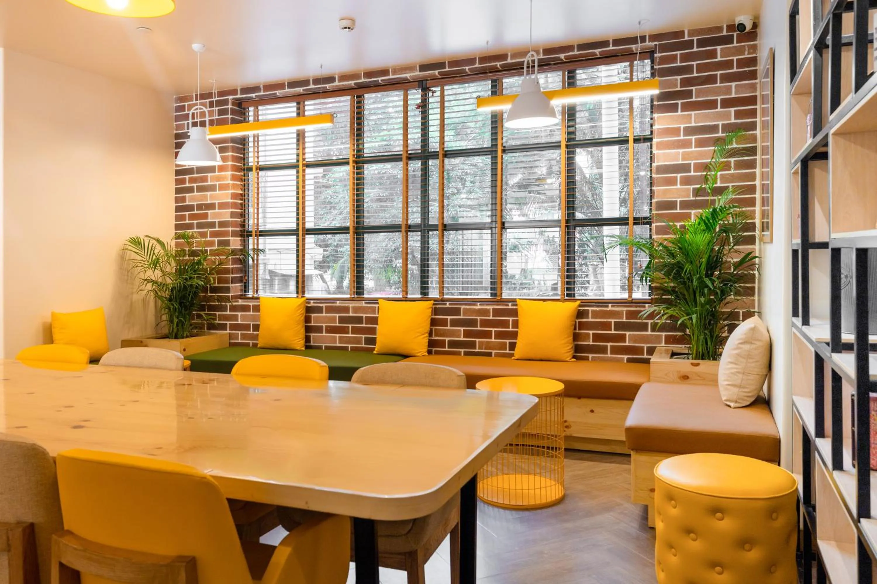 Restaurant/places to eat in Bloom Hub l WEH Andheri