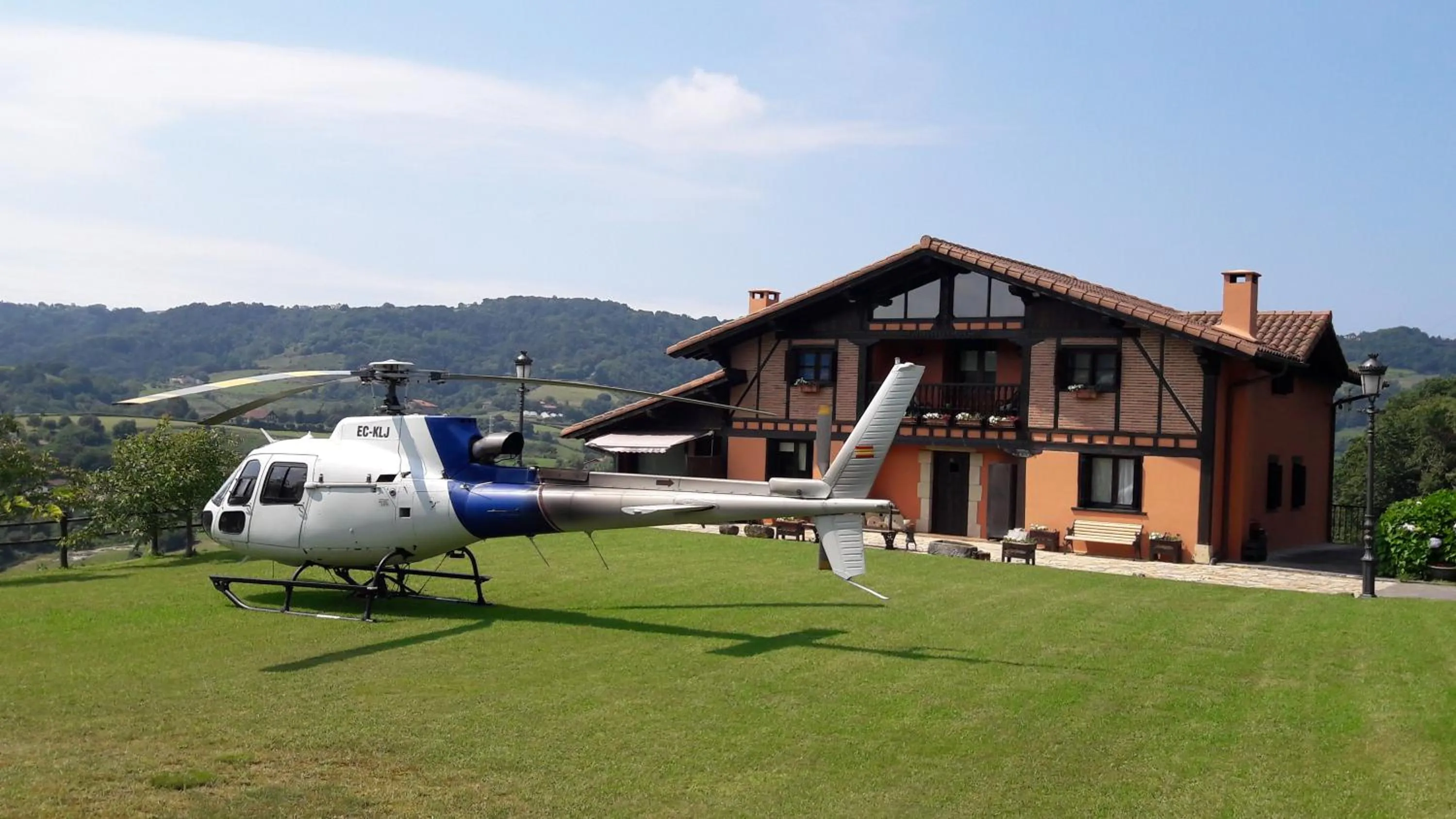 Property building in Kanpoeder - Adults Only