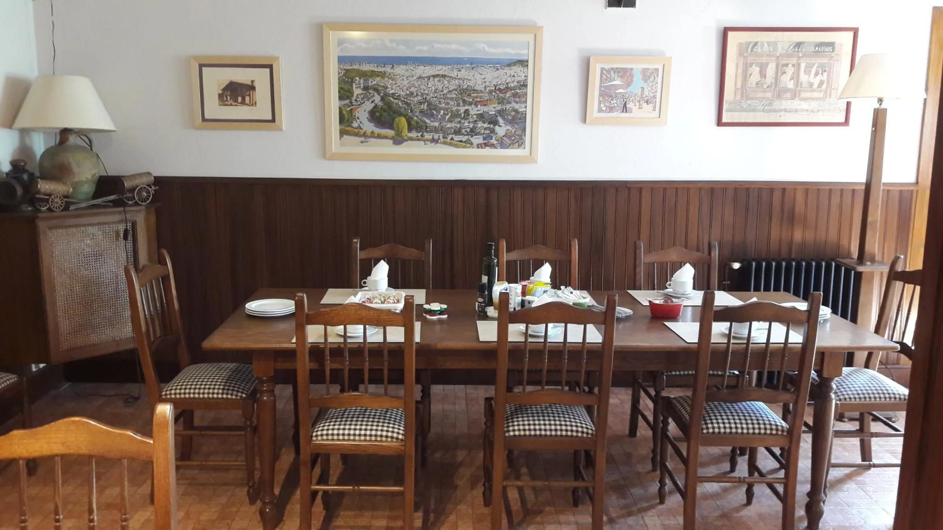 Communal lounge/ TV room in Kanpoeder - Adults Only