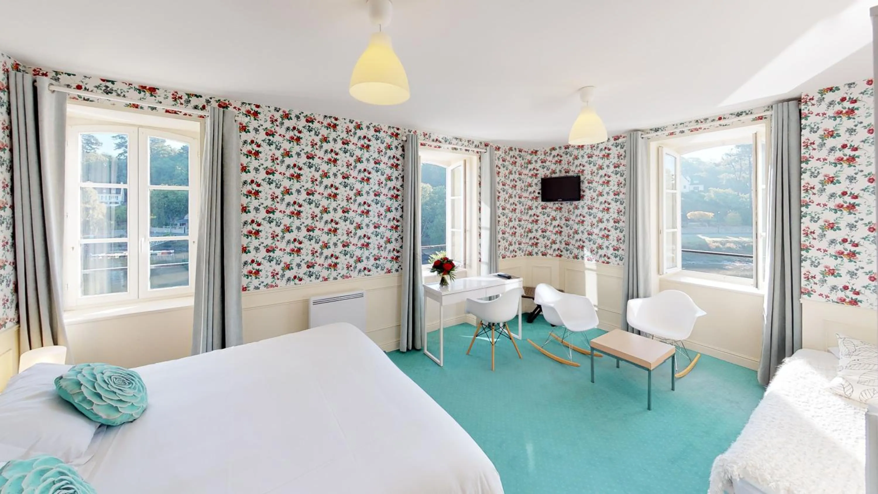 Bed in Hotel de charme Les Mimosas