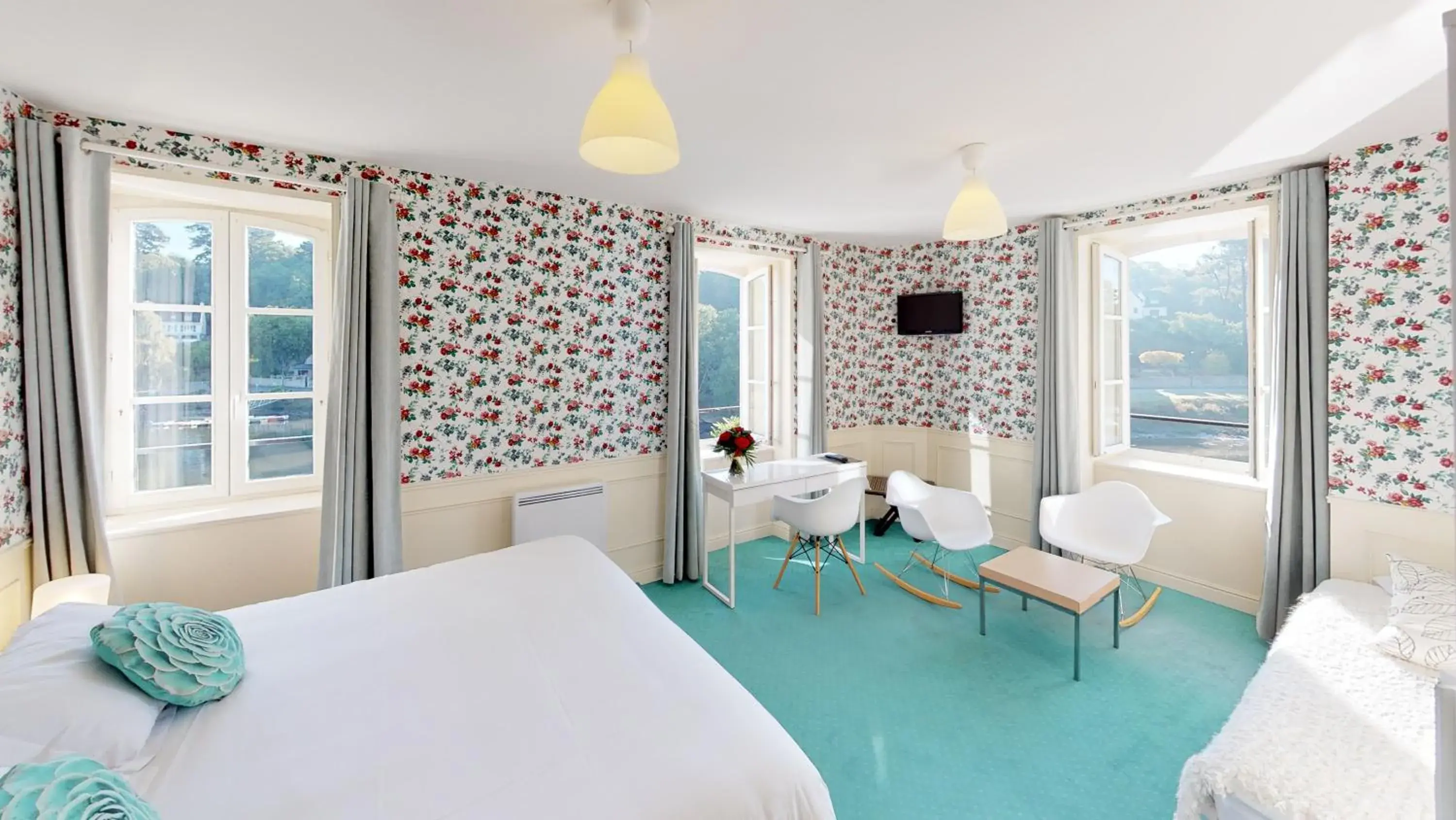 Superior Double Room with River View in Hotel de charme Les Mimosas Superior Double Room with River View in Hotel de charme Les Mimosas