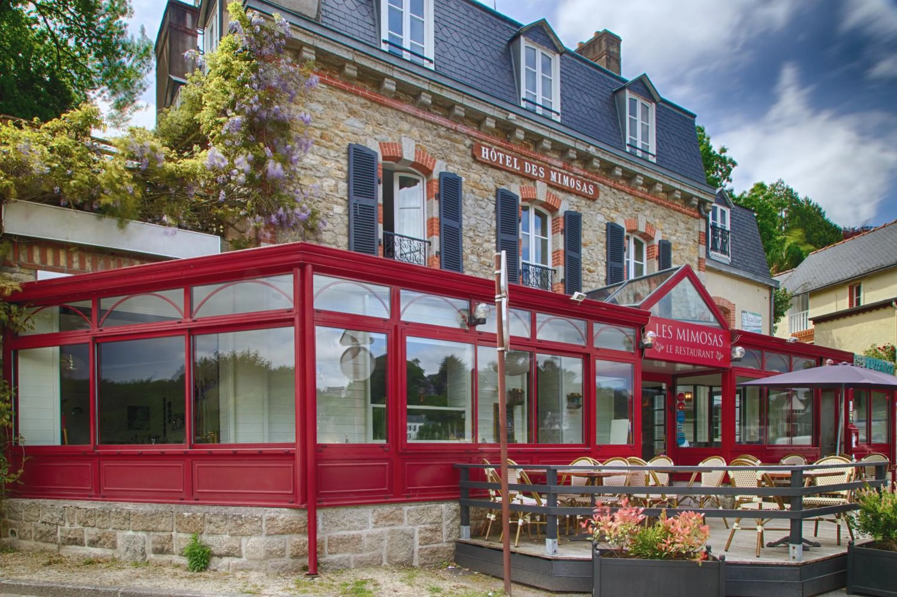 Facade/entrance in Hotel de charme Les Mimosas