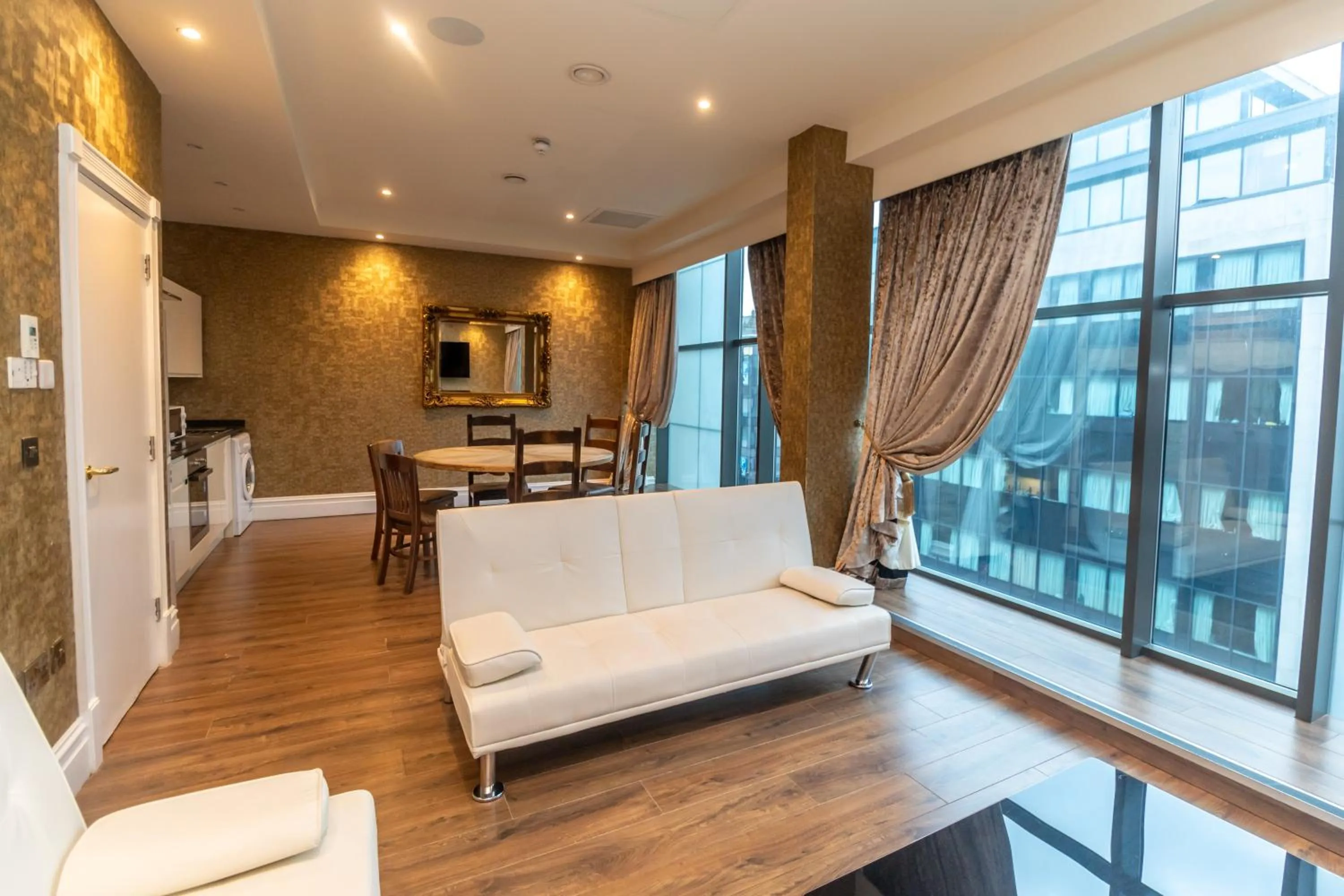 Bed in The Shankly Hotel