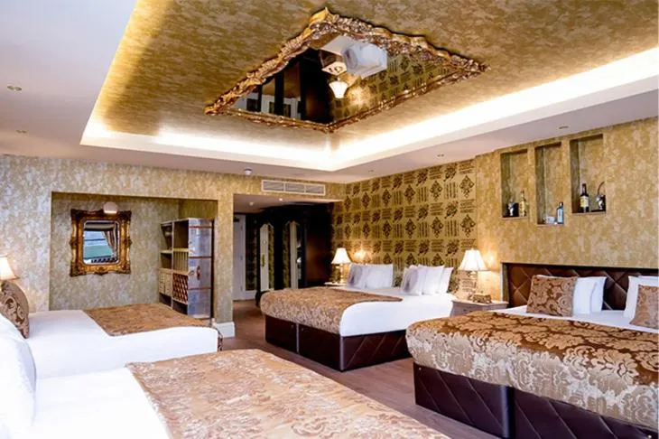 Bed in The Shankly Hotel