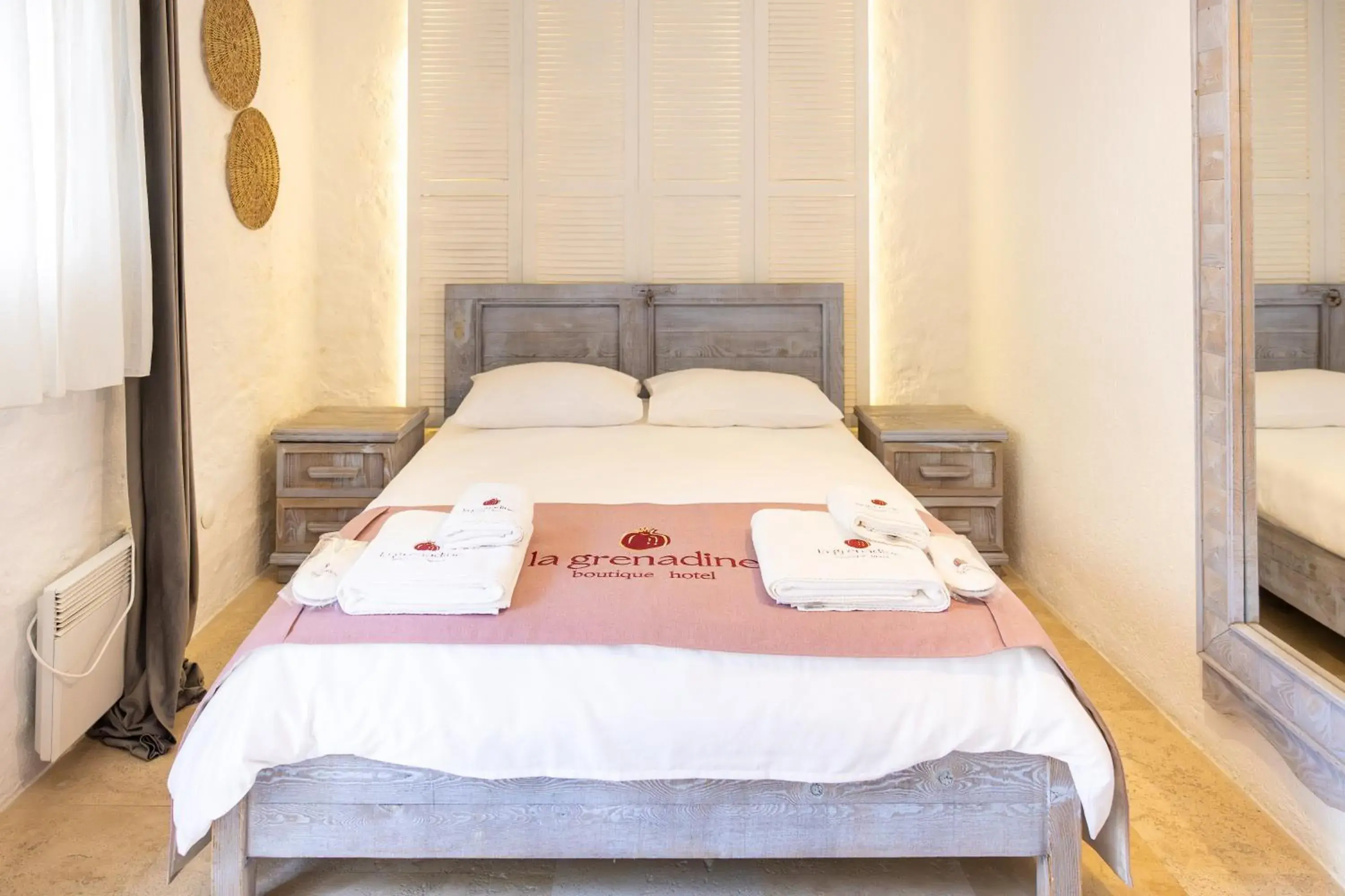 Deluxe King Room in La Grenadine Hotel Deluxe King Room in La Grenadine Hotel