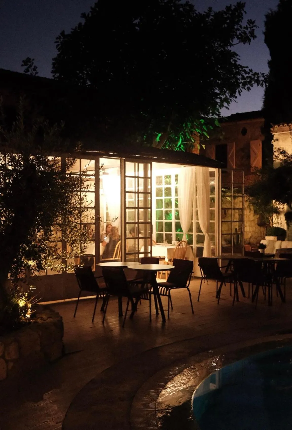 Restaurant/places to eat in La Grenadine Hotel