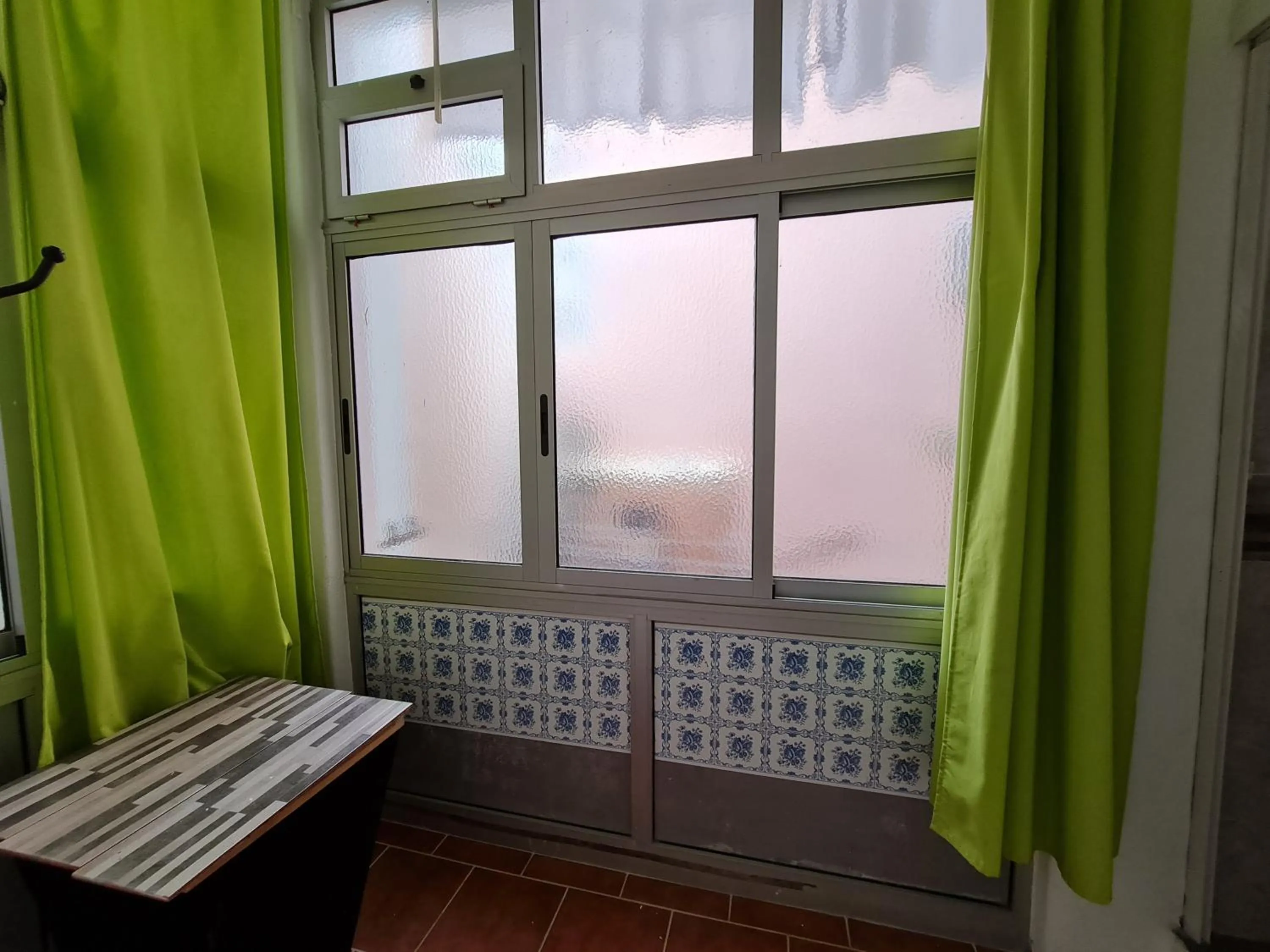 Shangri-La Hostel Anjos