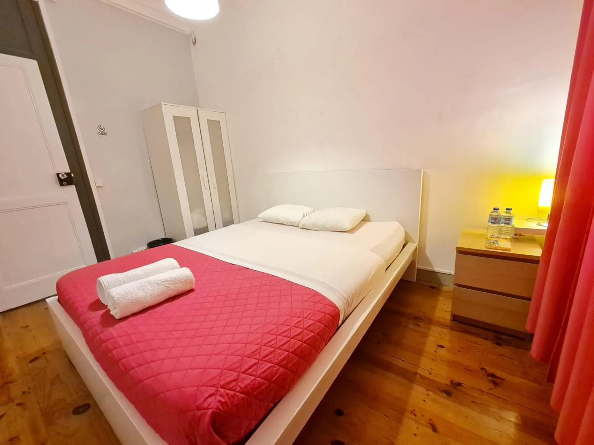 Bed in Shangri-La Hostel Anjos