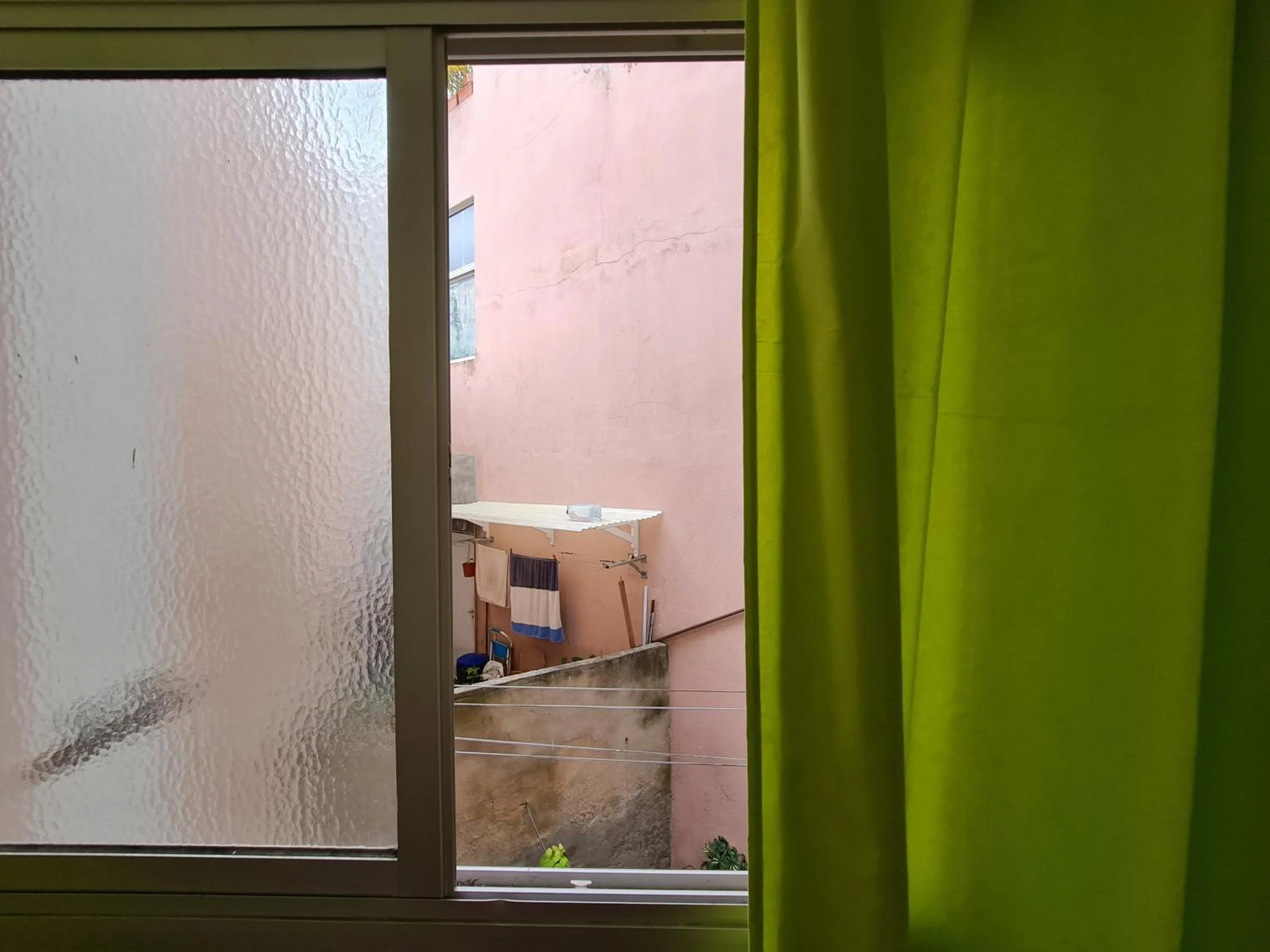 Shangri-La Hostel Anjos