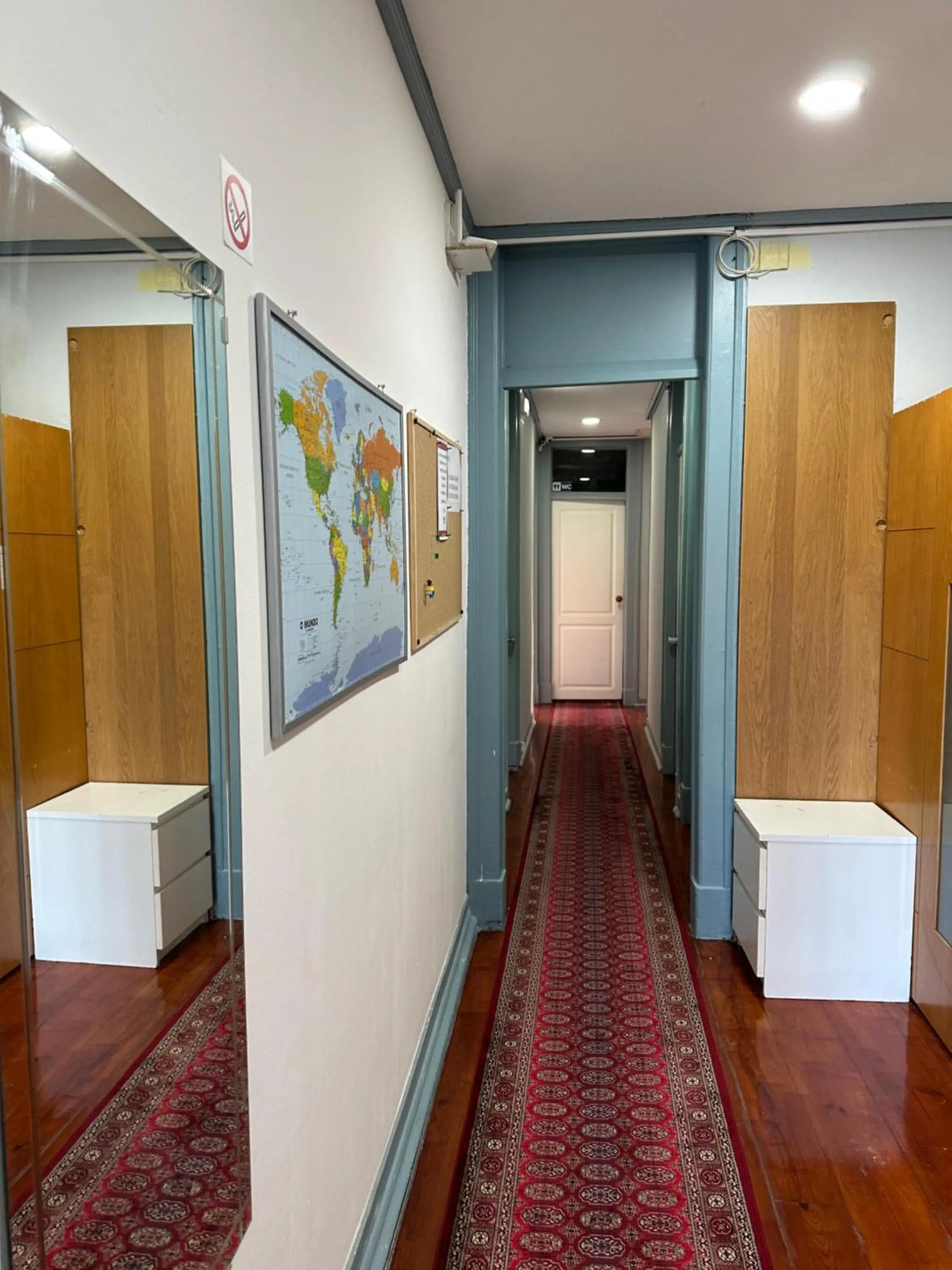 Shangri-La Hostel Anjos