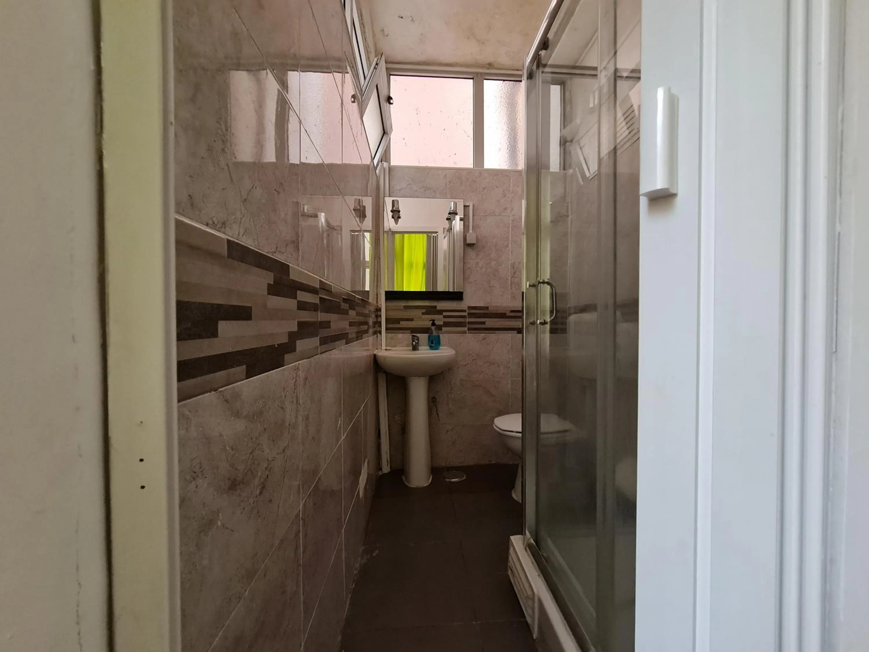 Shangri-La Hostel Anjos