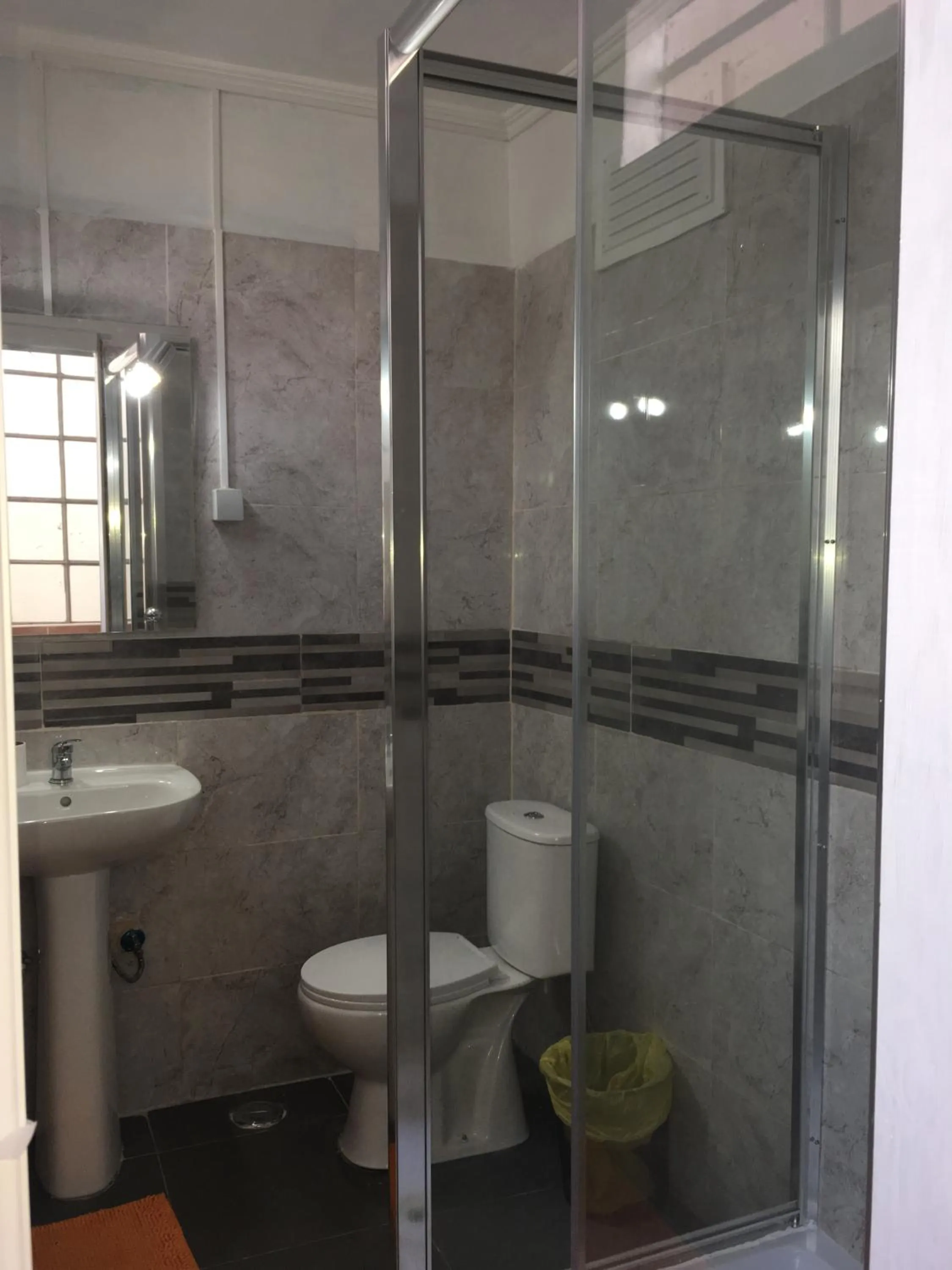 Shangri-La Hostel Anjos