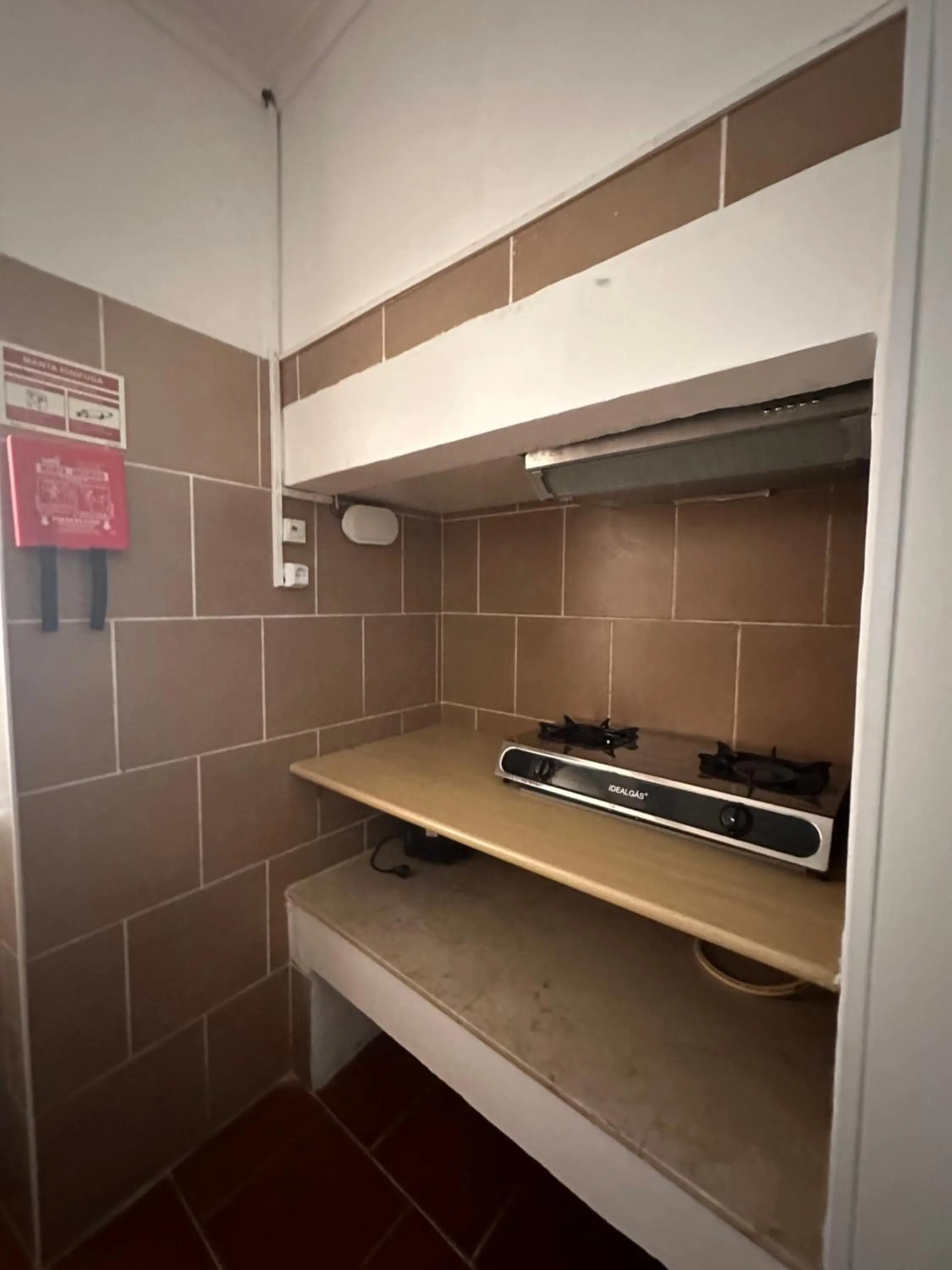 Shangri-La Hostel Anjos