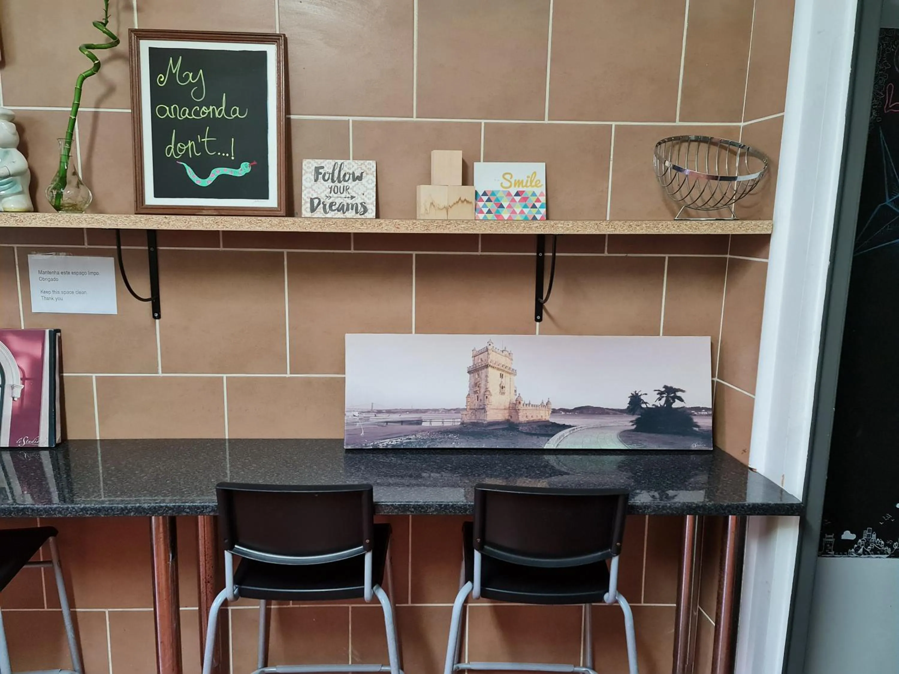 Shangri-La Hostel Anjos