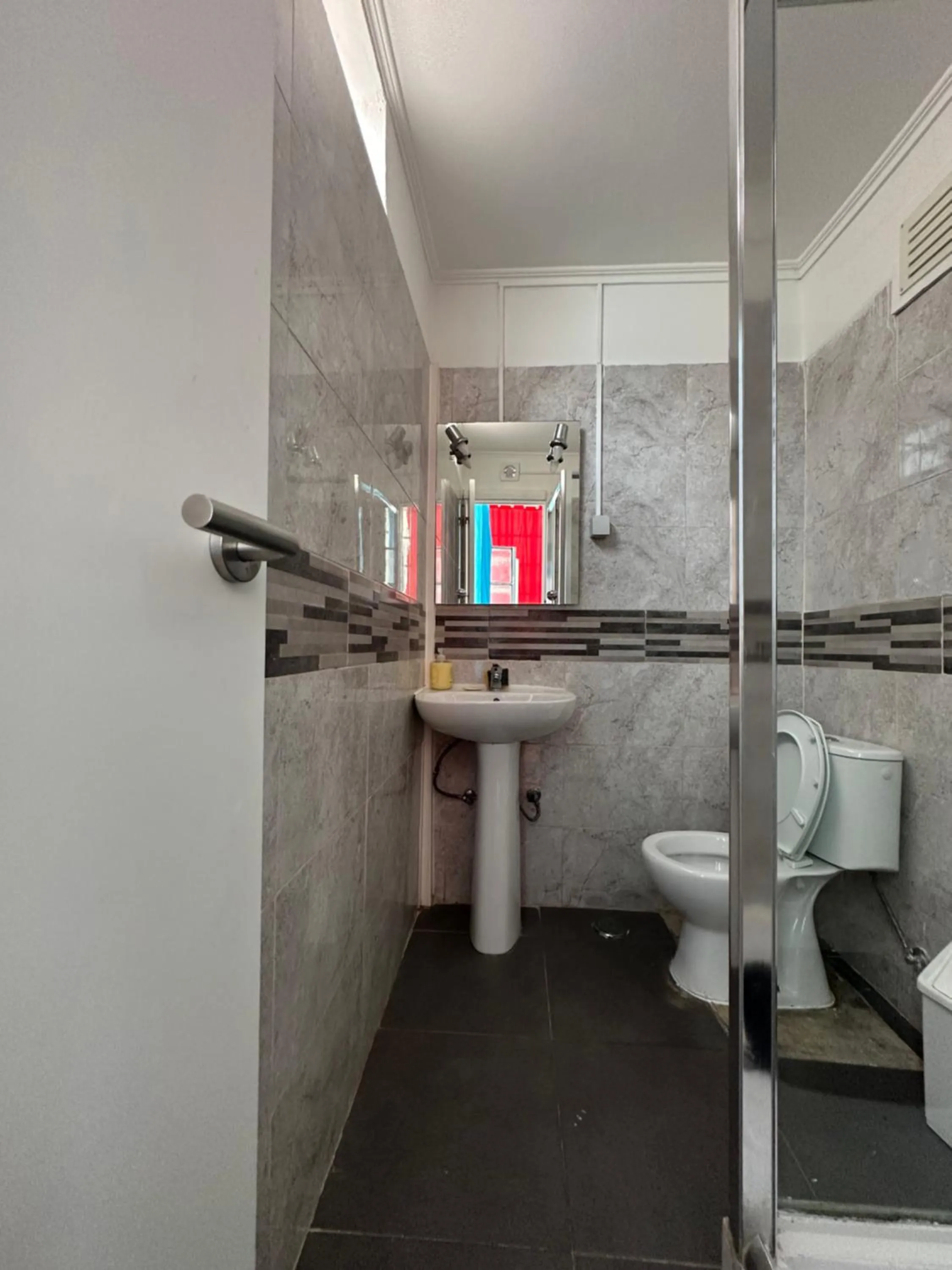 Shangri-La Hostel Anjos