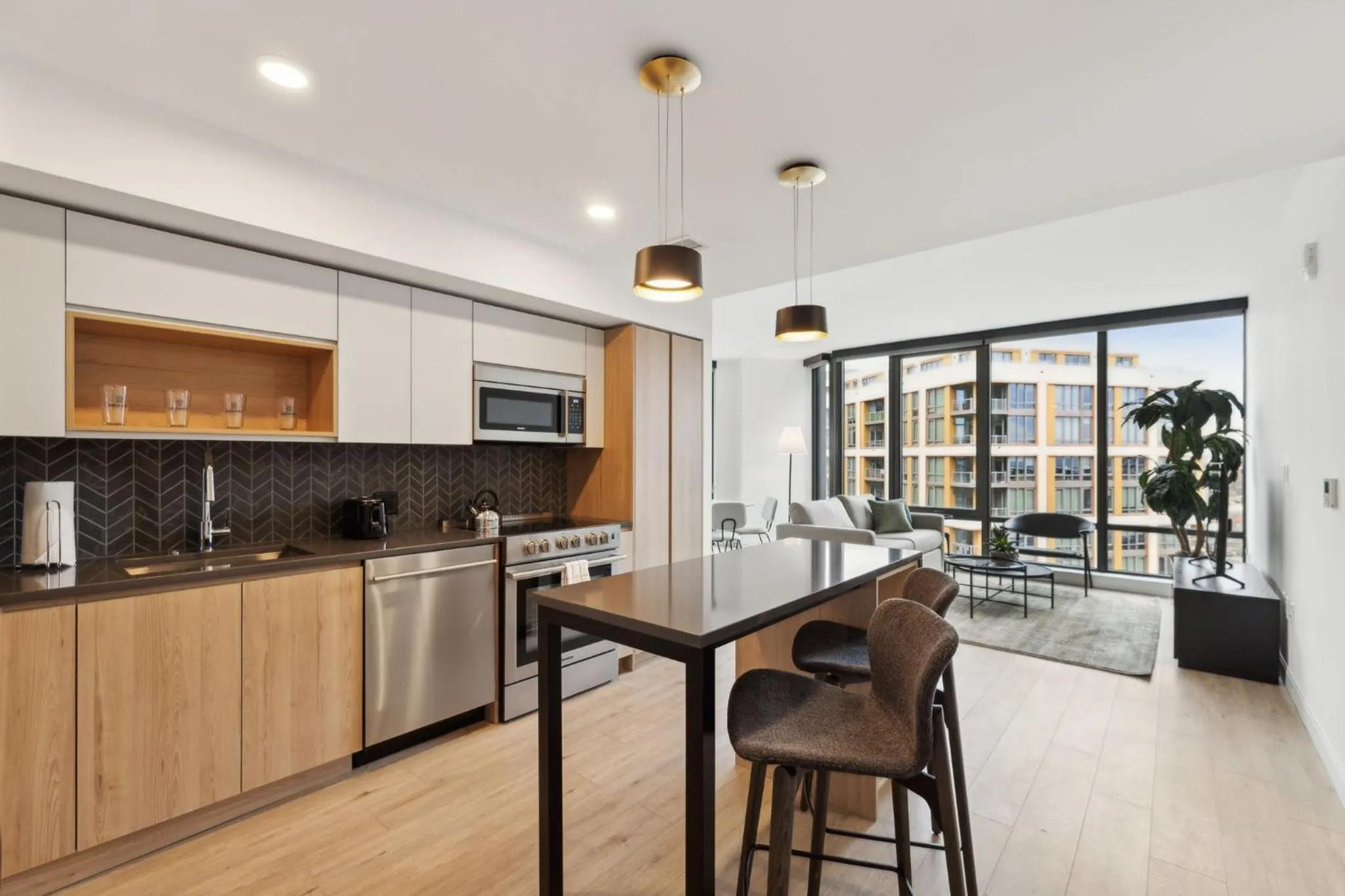 Kitchen or kitchenette in Placemakr Buzzard Point