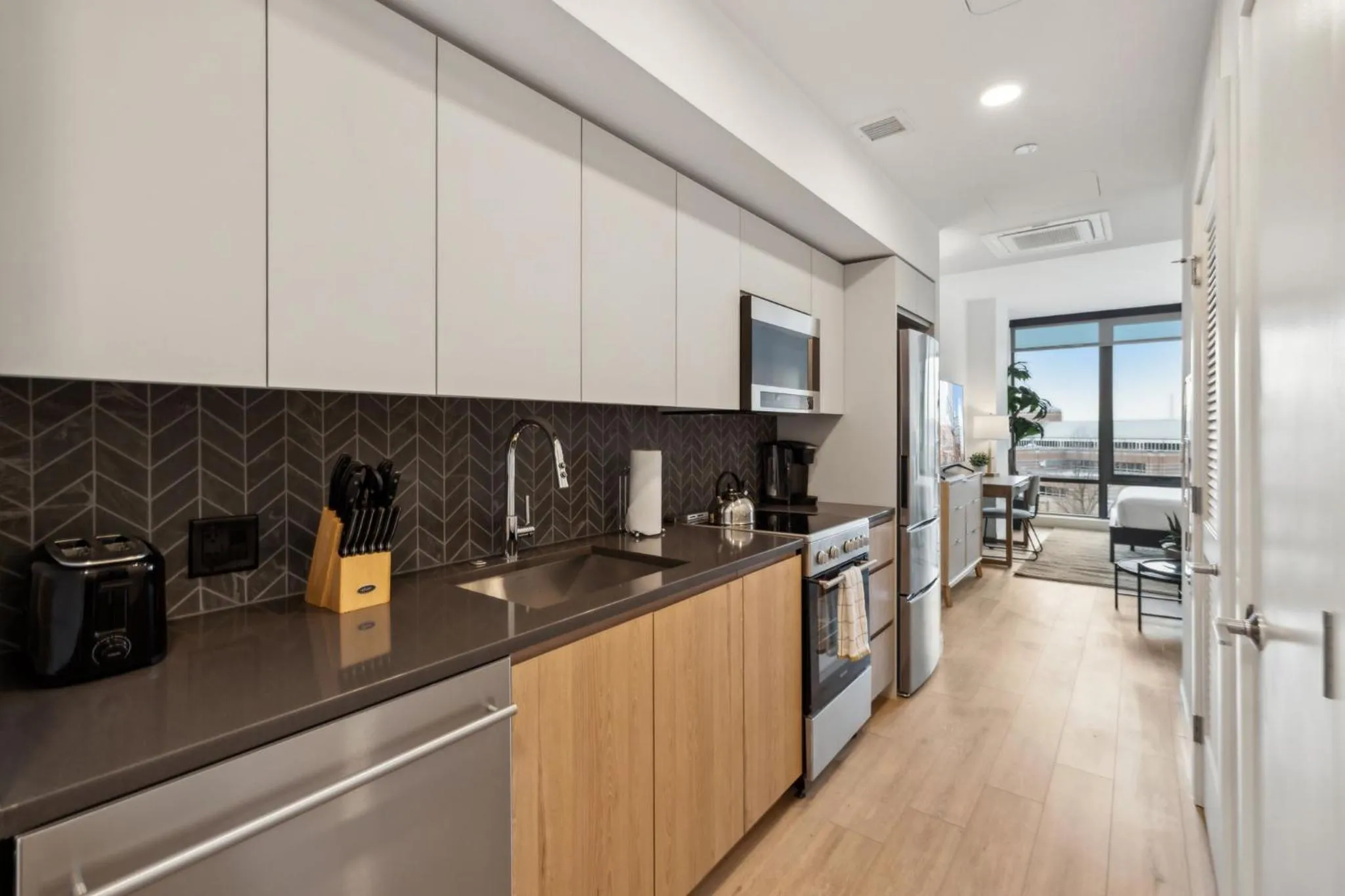 Kitchen or kitchenette in Placemakr Buzzard Point