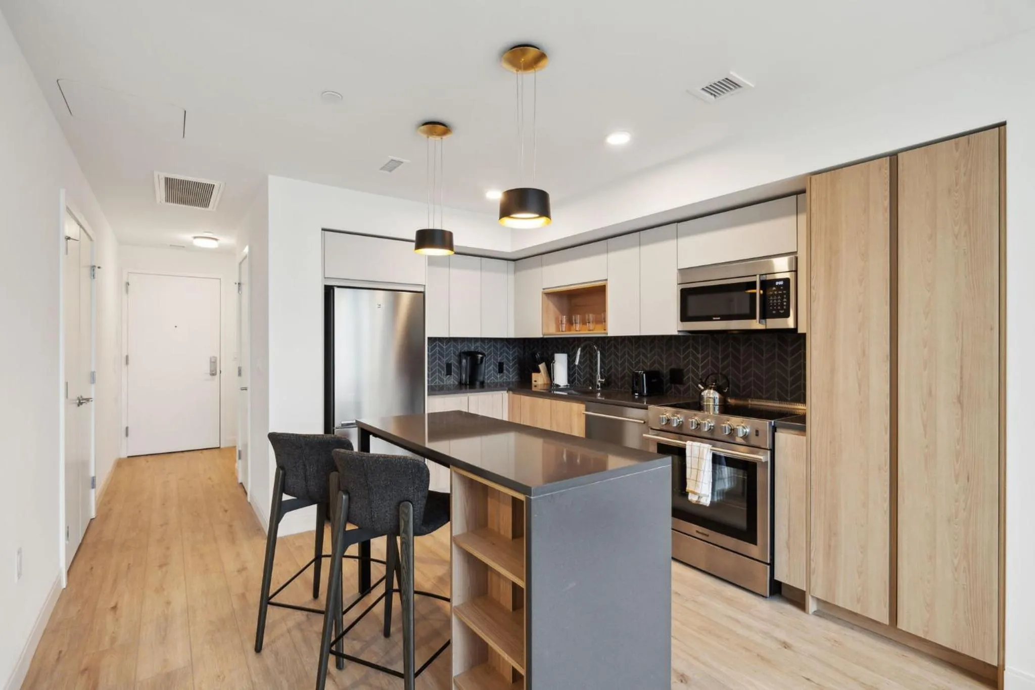 Kitchen or kitchenette in Placemakr Buzzard Point