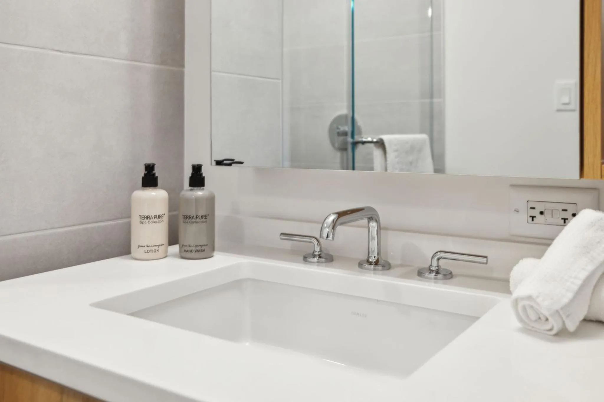 Bathroom in Placemakr Buzzard Point