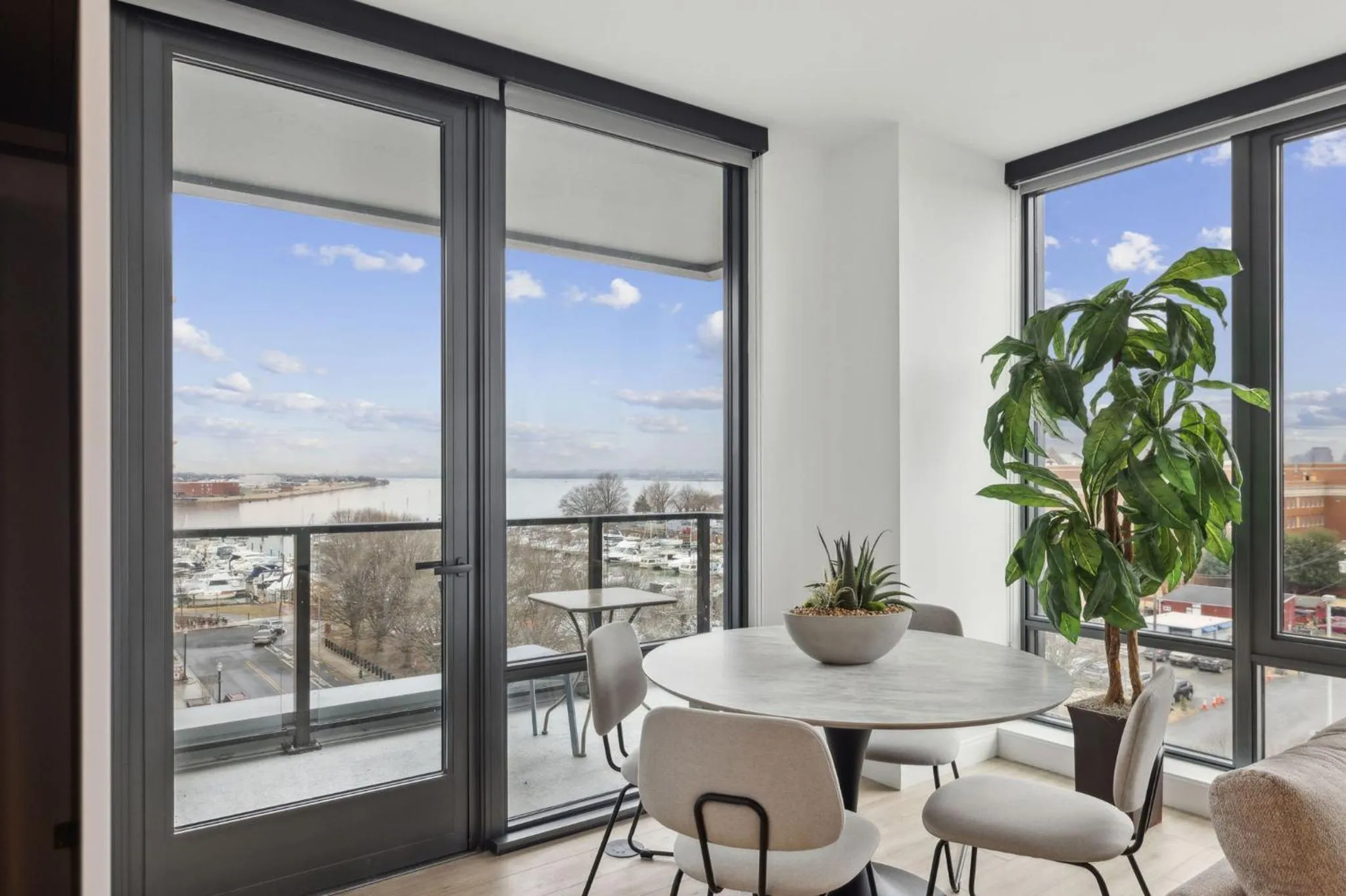 Dining area in Placemakr Buzzard Point