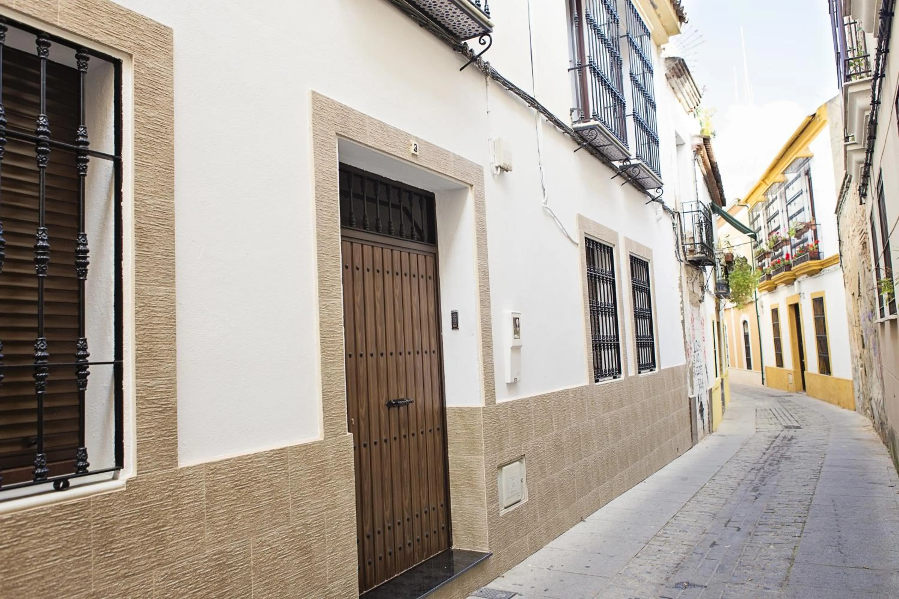 Facade/entrance in La Casa de los Faroles