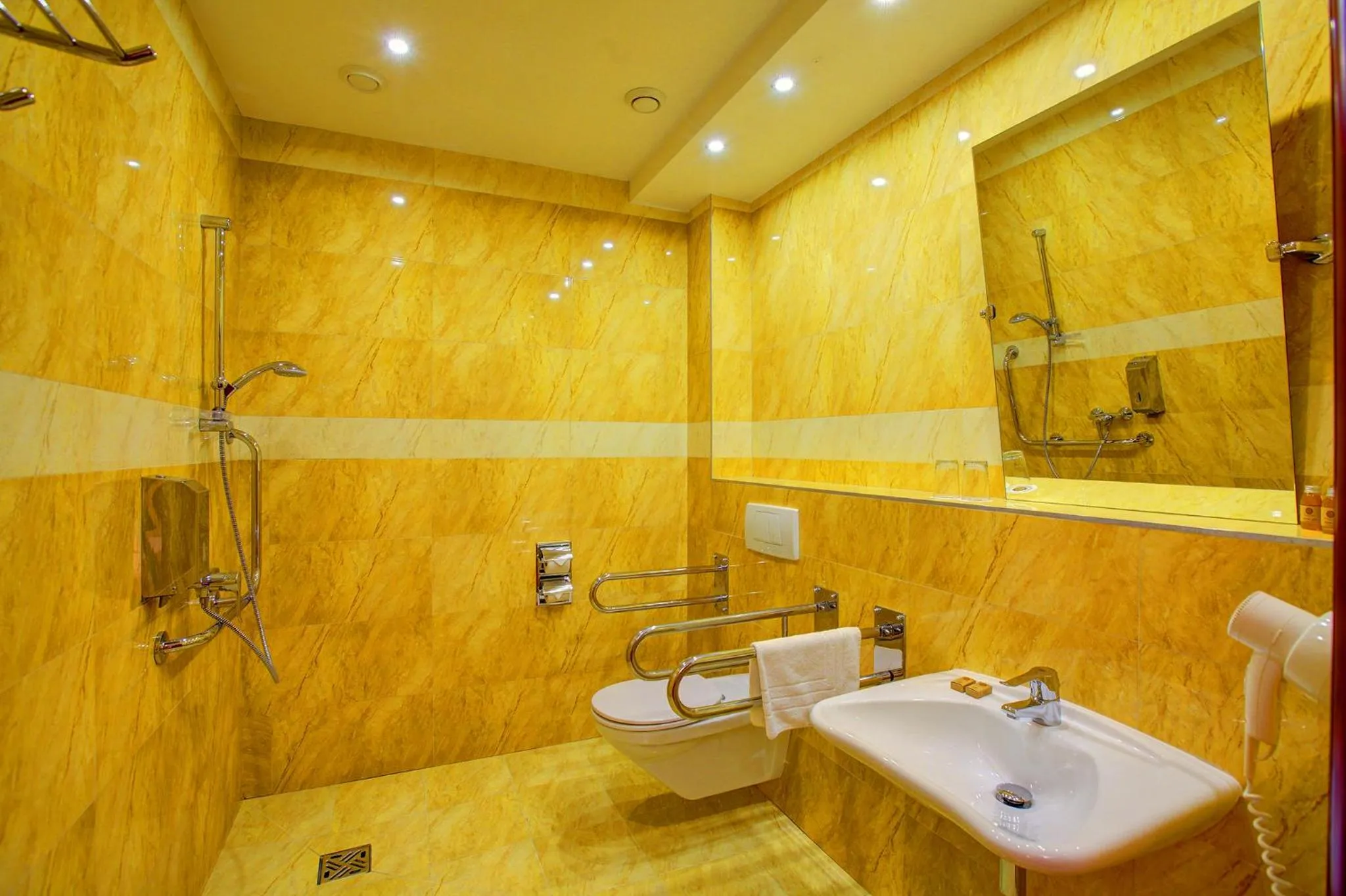 Bathroom in Hotel Holiday Park