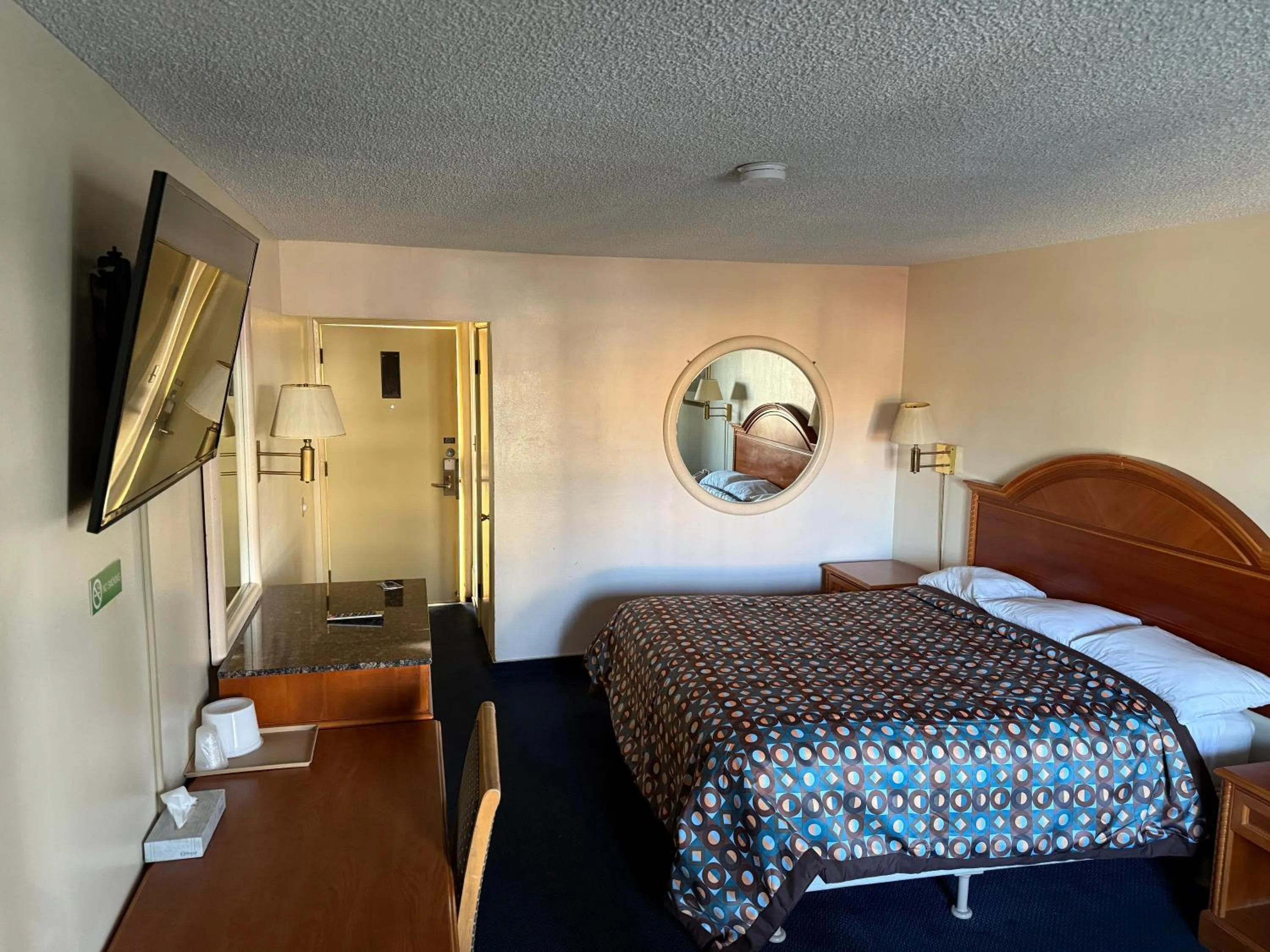 Bed in Fiesta Inn Los Angeles - Bell Gardens