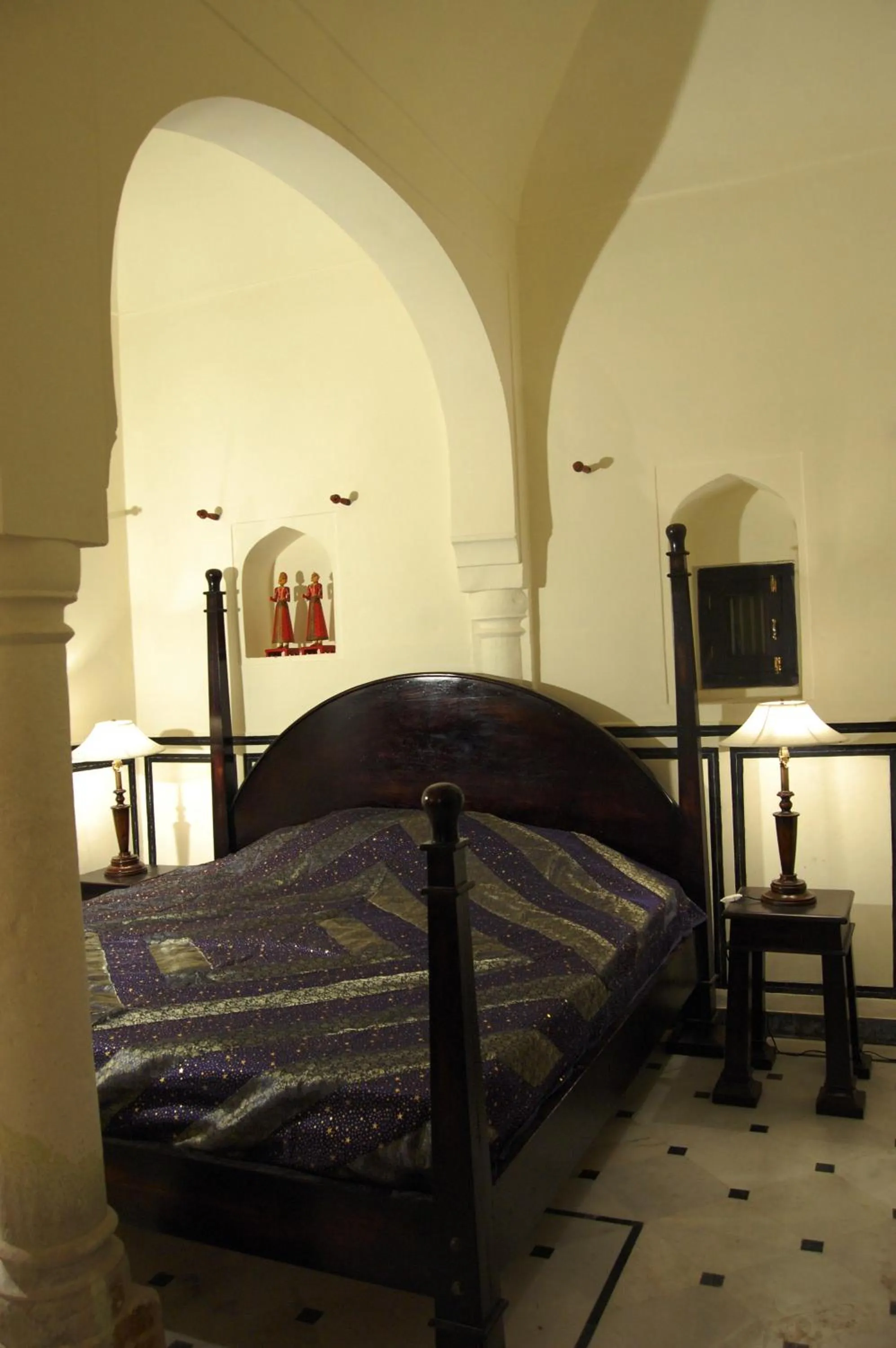 Decorative detail, Bed in Hotel Chobdar Haveli