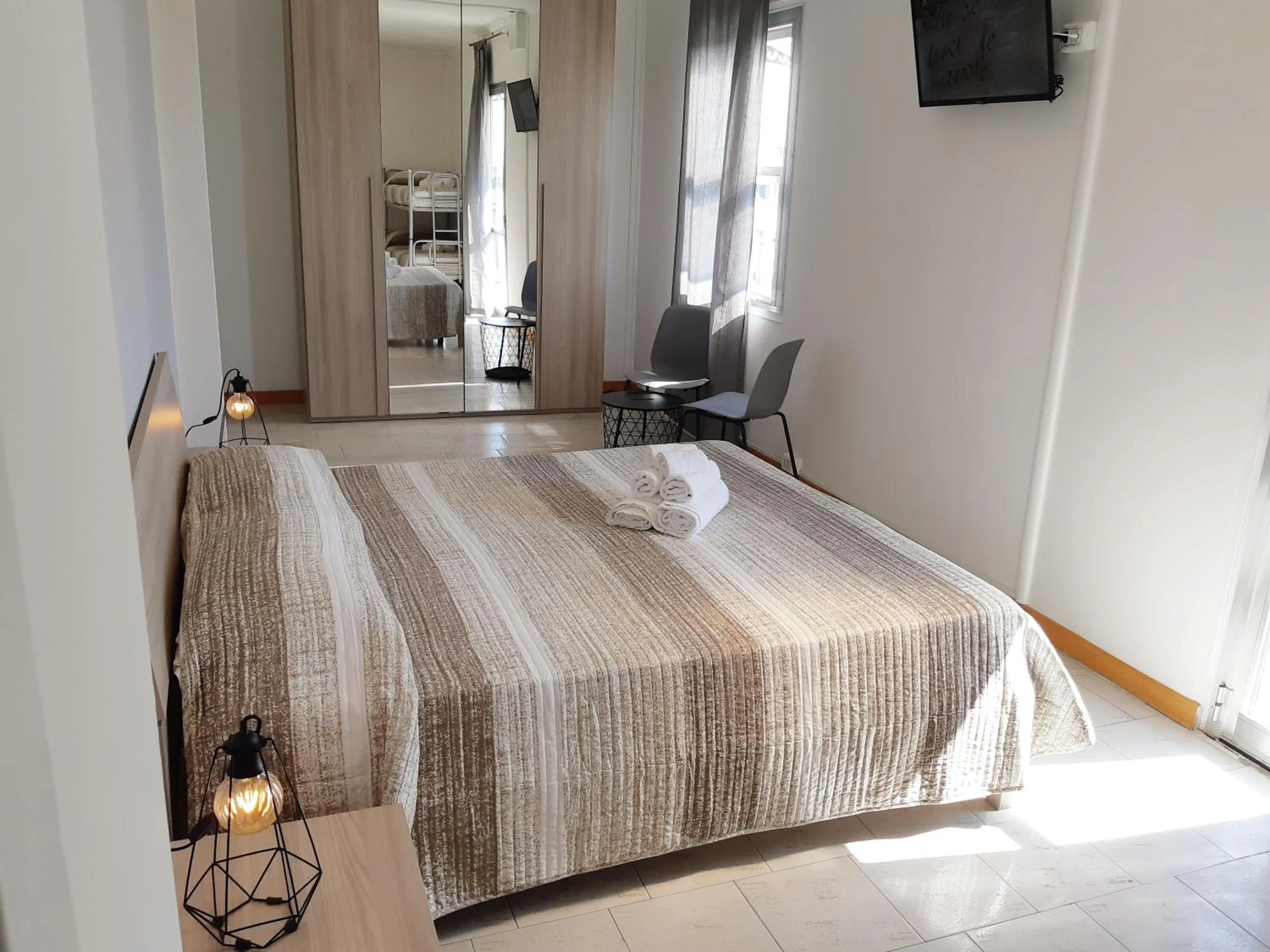 TV and multimedia, Bed in Hotel Mara