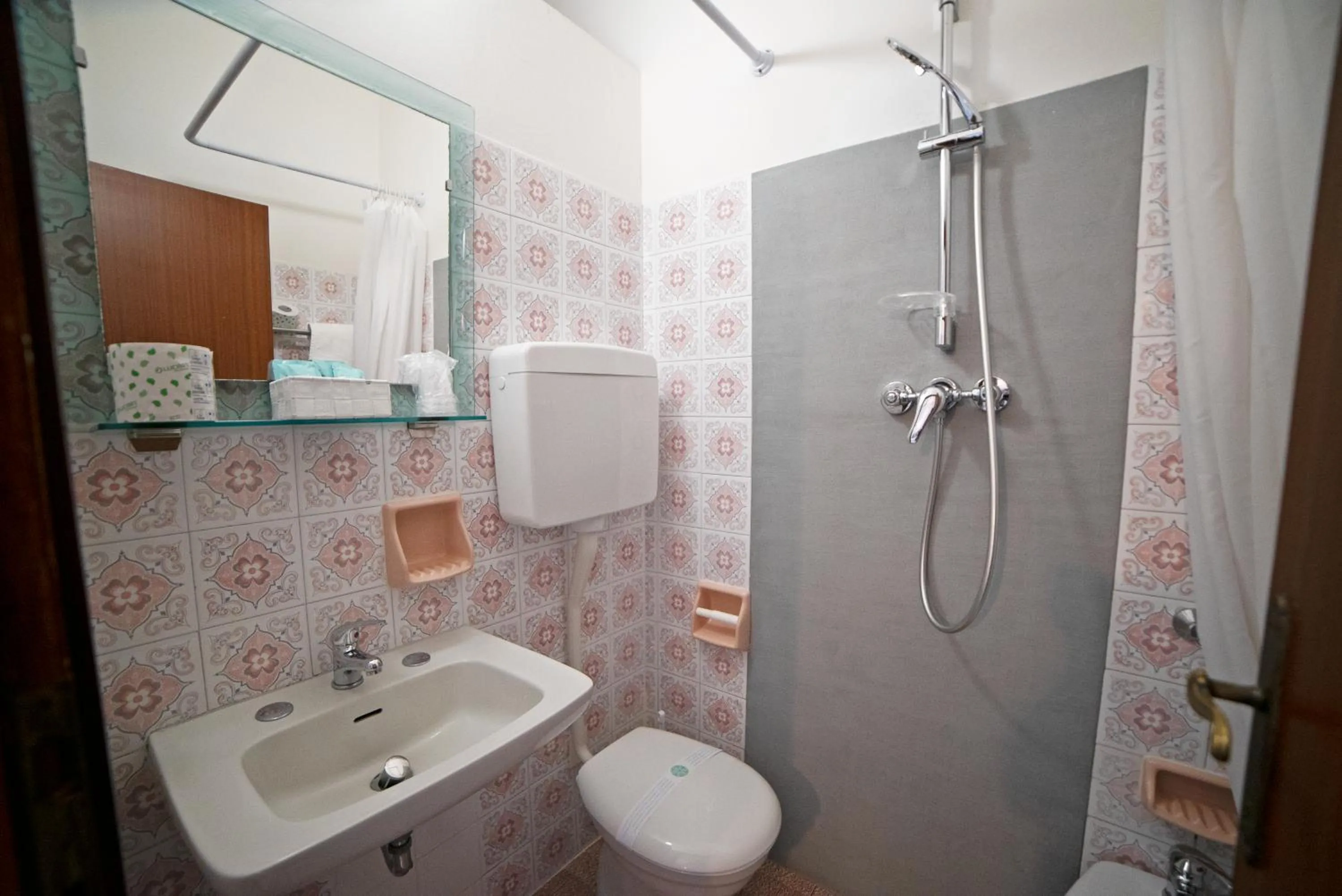 Bathroom in Hotel Mara