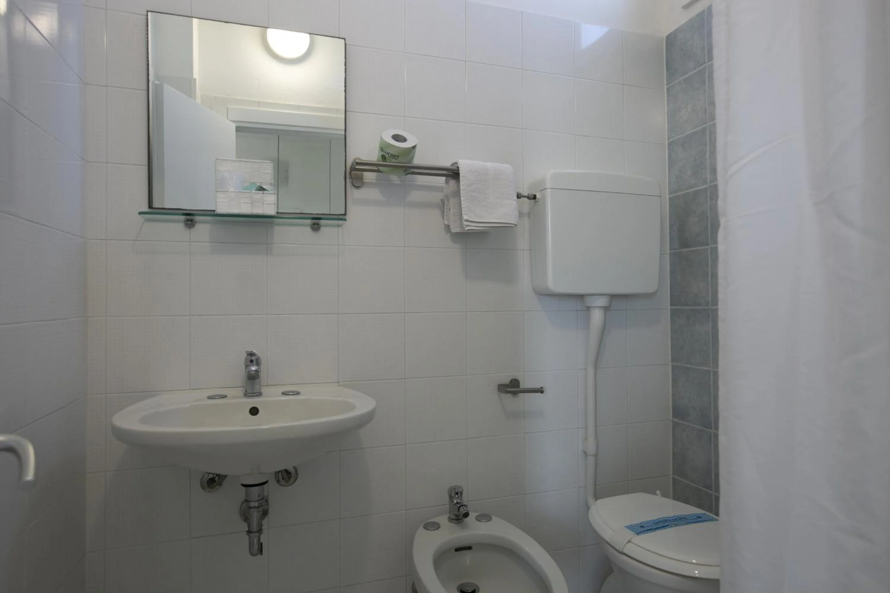 Shower in Hotel Mara