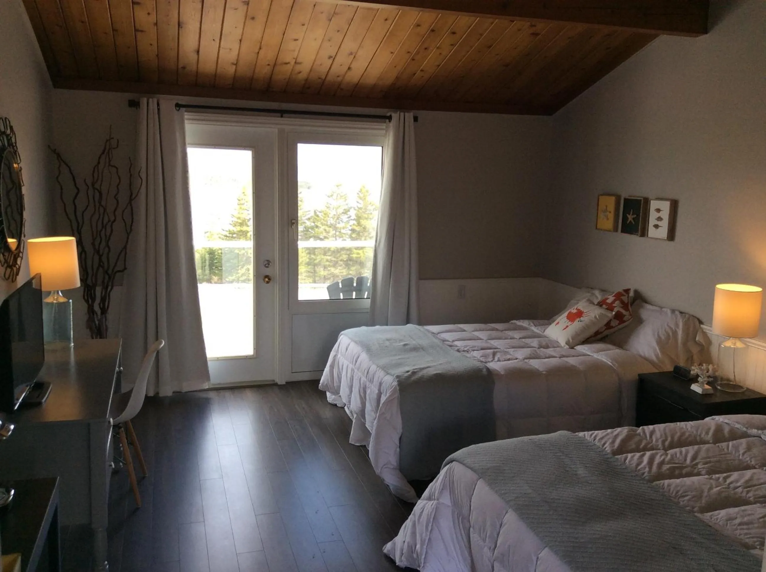 Day, Bed in The Iona Heights Inn