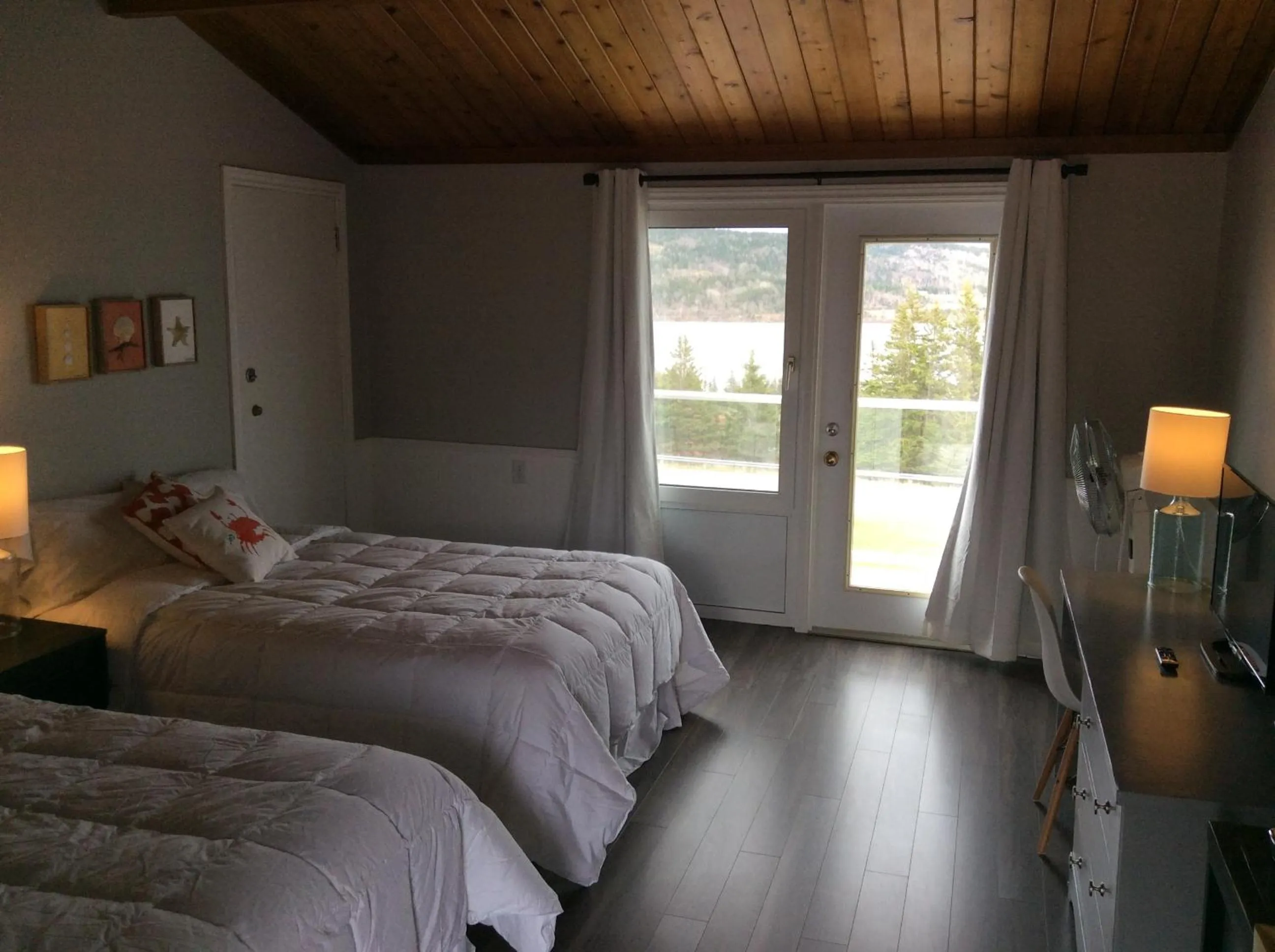 Day, Bed in The Iona Heights Inn