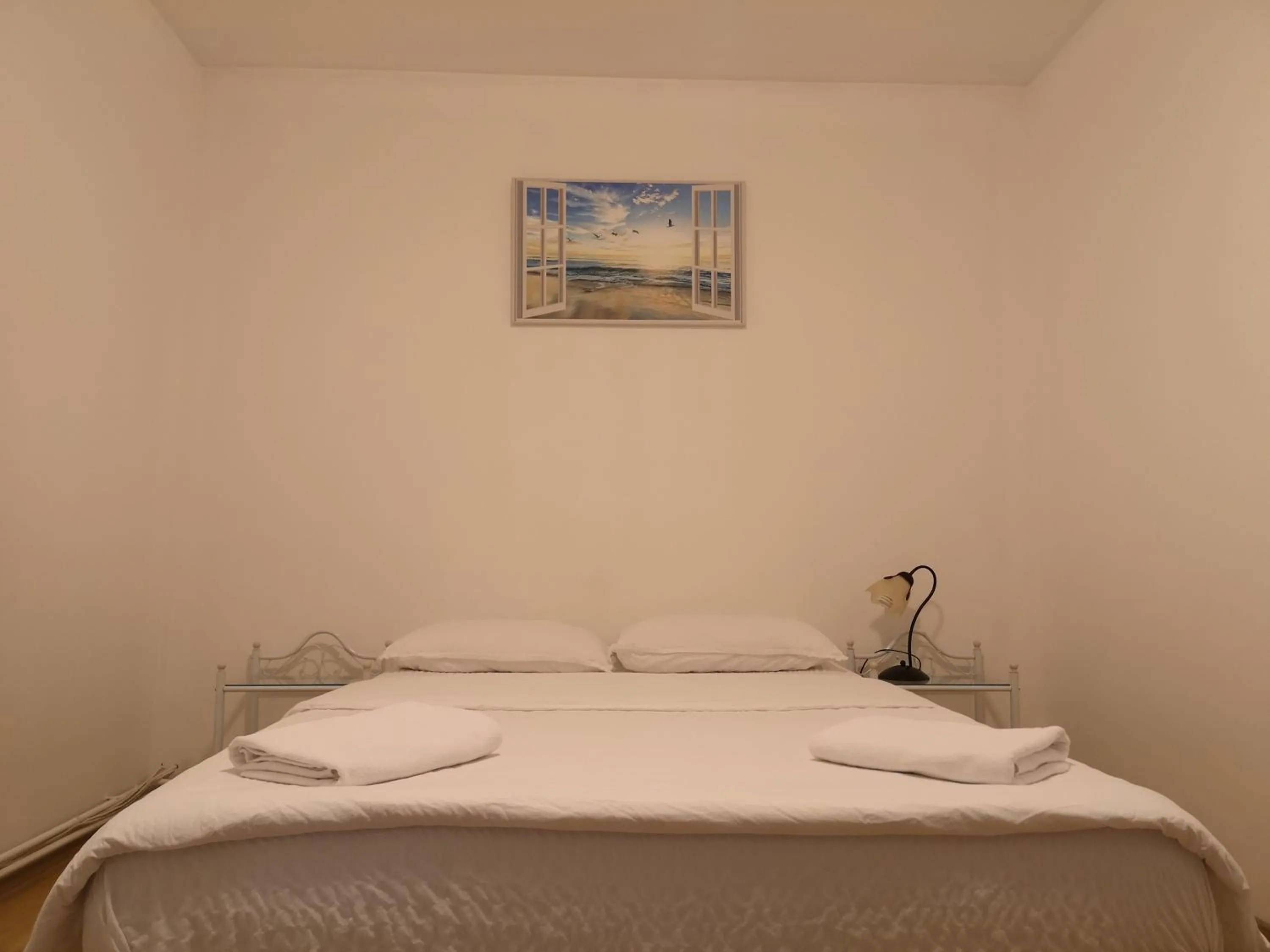 Bed in Vivaldi Studios