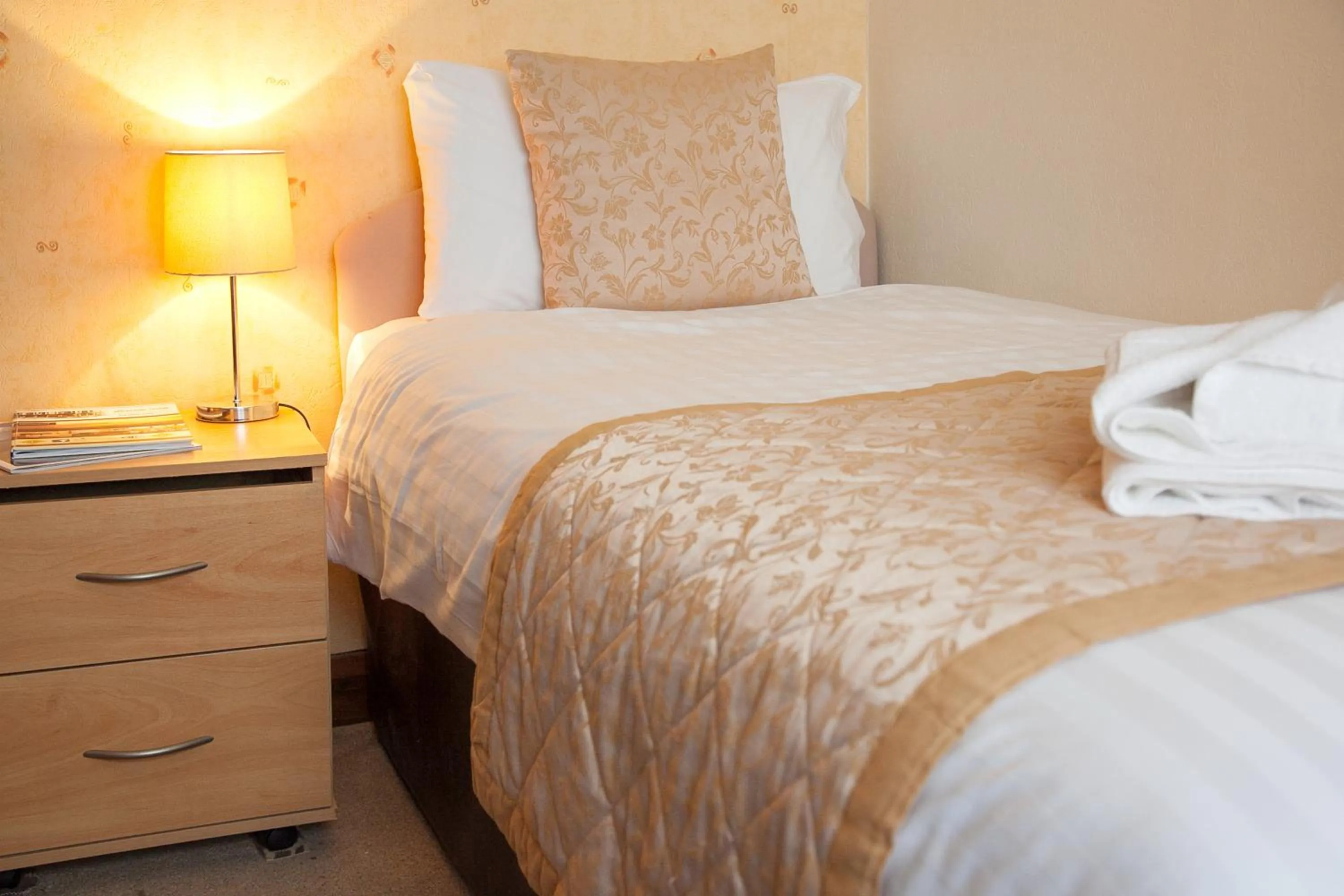 Coffee/tea facilities, Bed in The Auckland Hotel