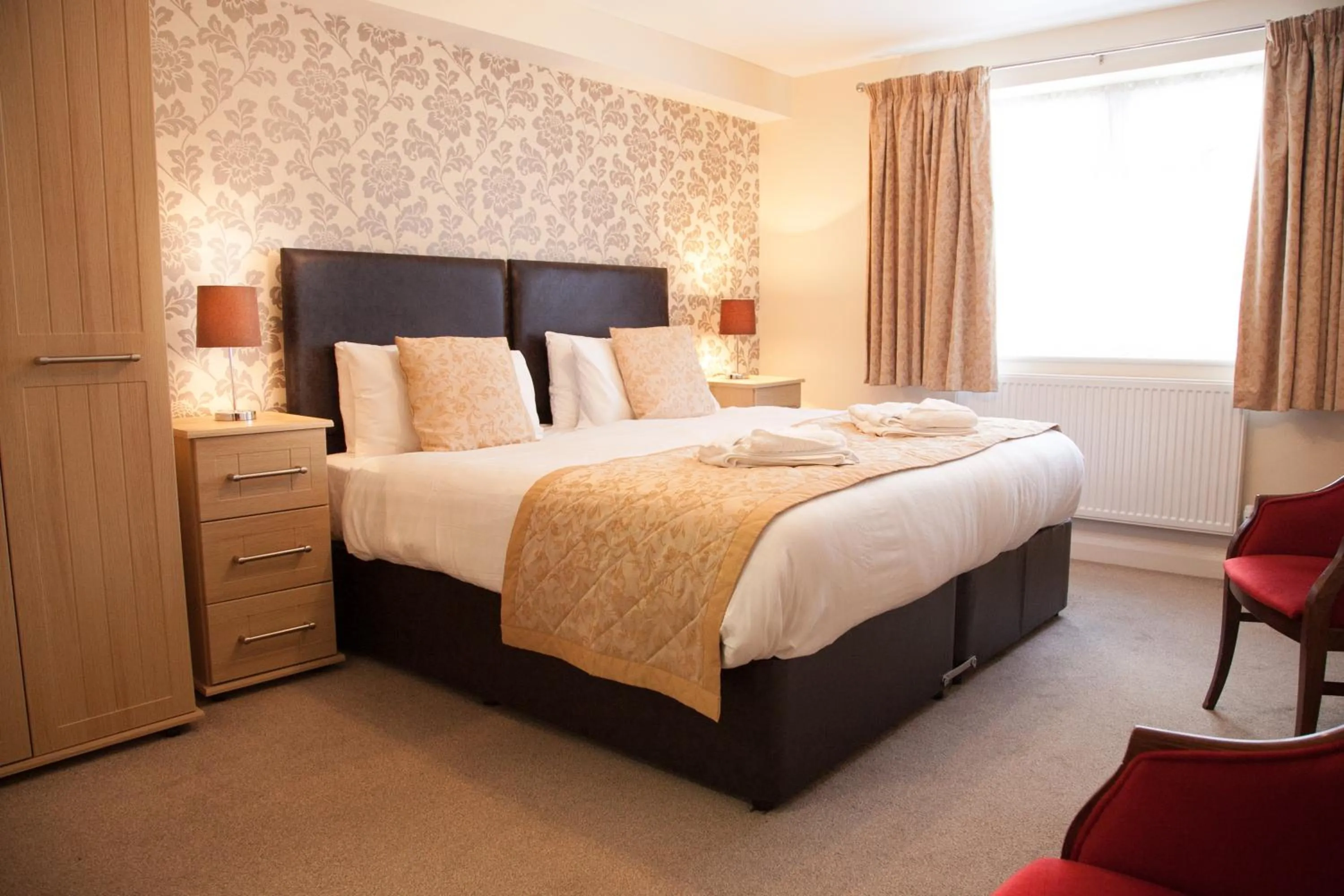 Bed in The Auckland Hotel