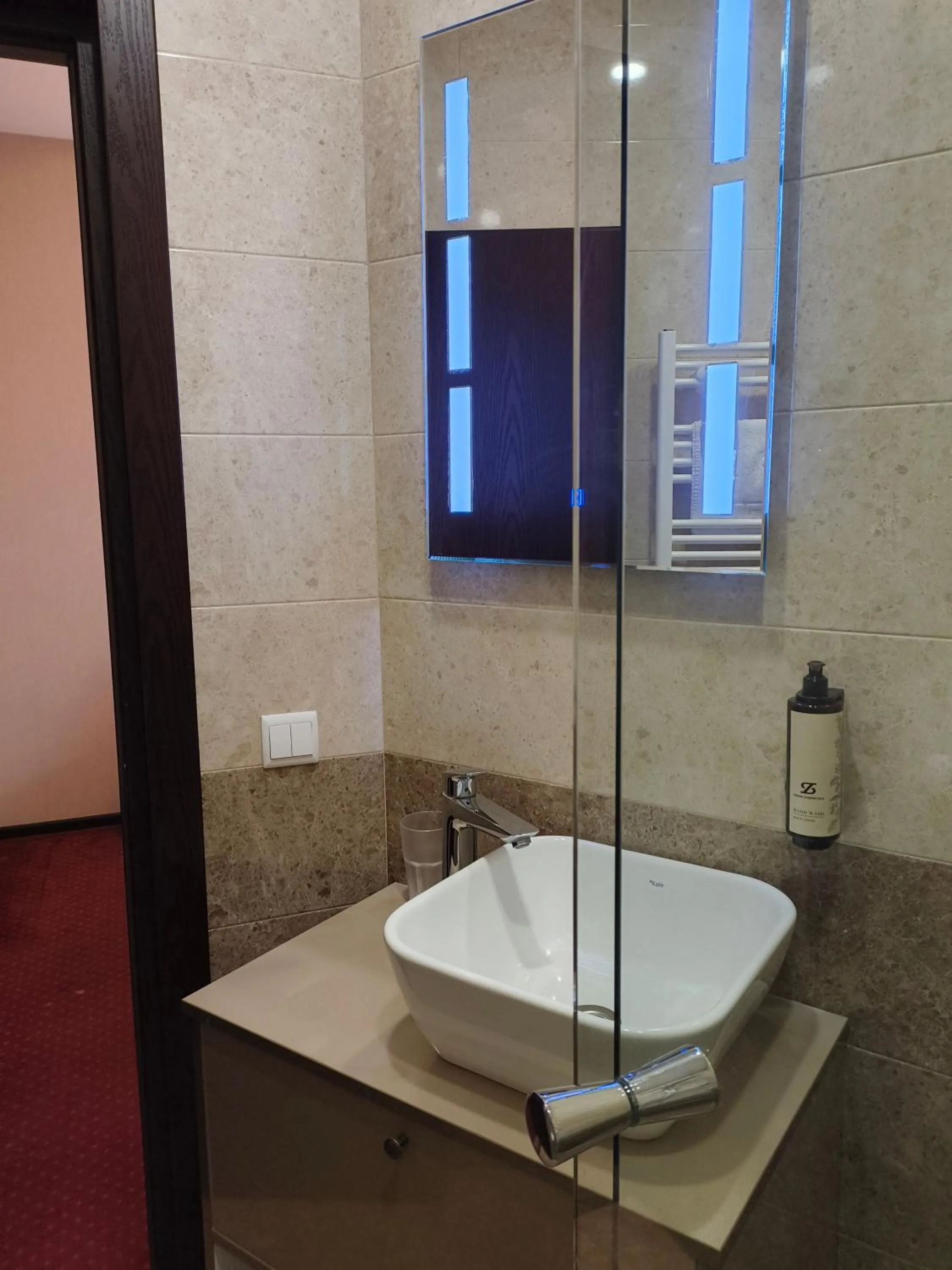 Shower in Marionn Hotel