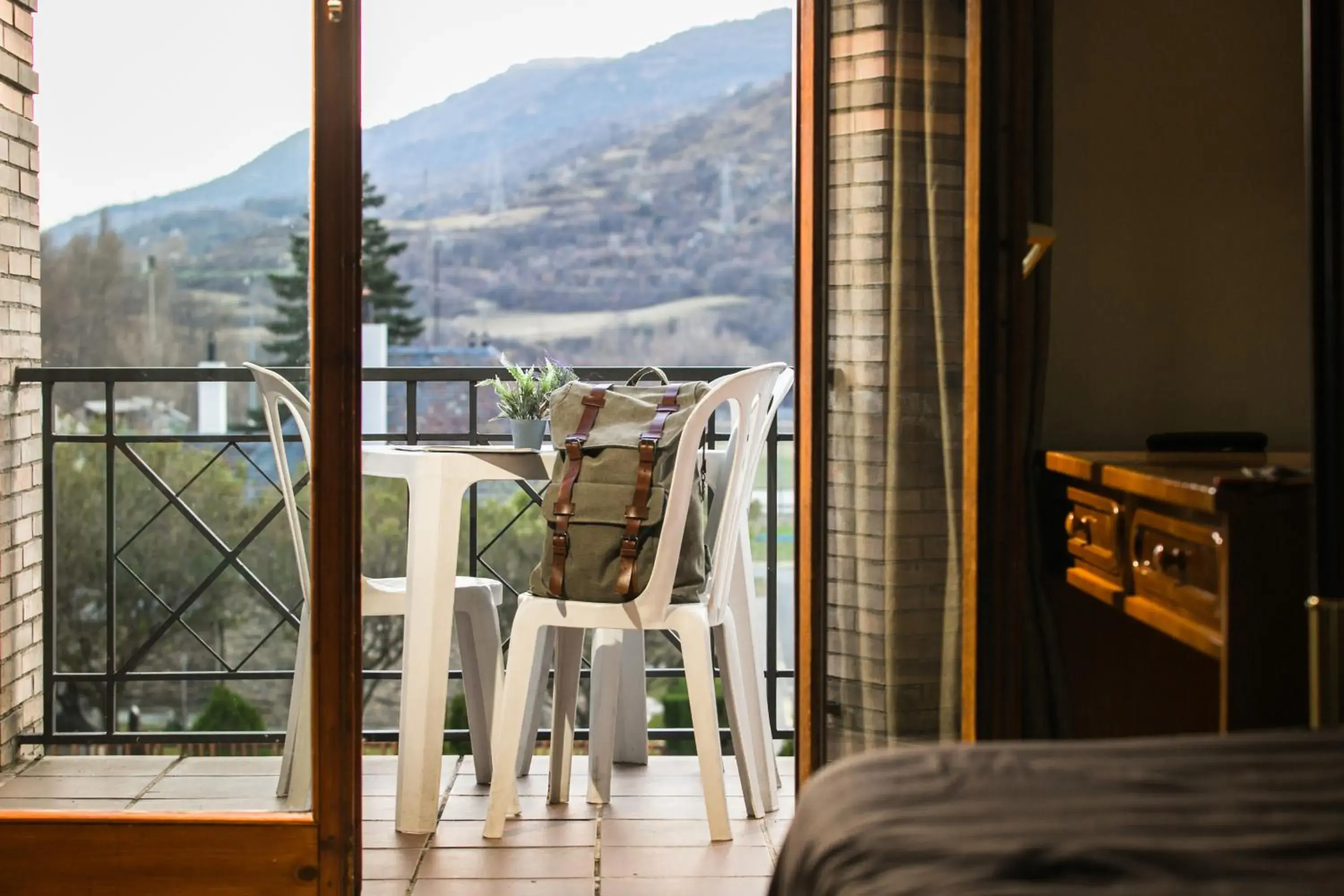 Single Room with Balcony - single occupancy in Hotel SNÖ Condes del Pallars Single Room with Balcony - single occupancy in Hotel SNÖ Condes del Pallars