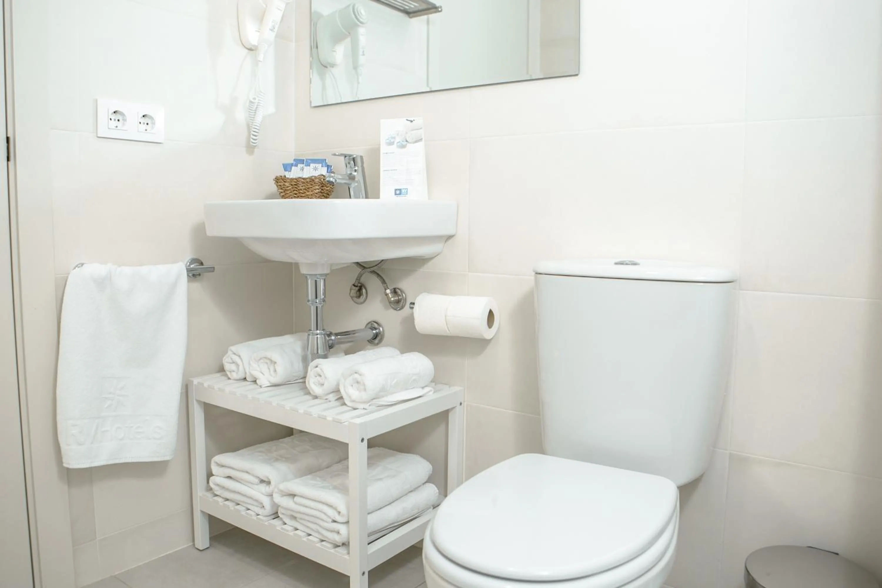Bathroom in Hotel SNÖ Condes del Pallars