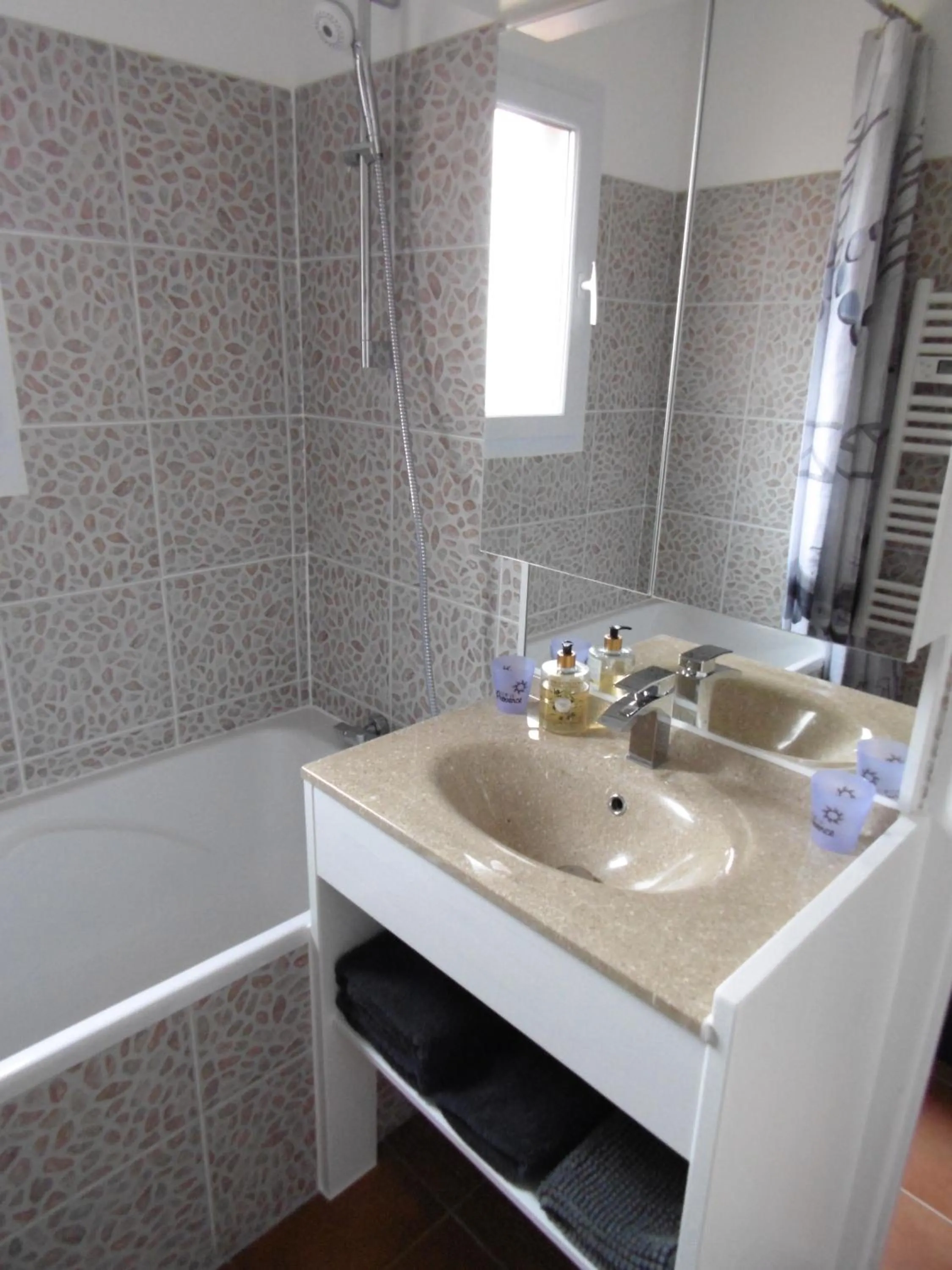 Bathroom in Les Terrasses de Valensole