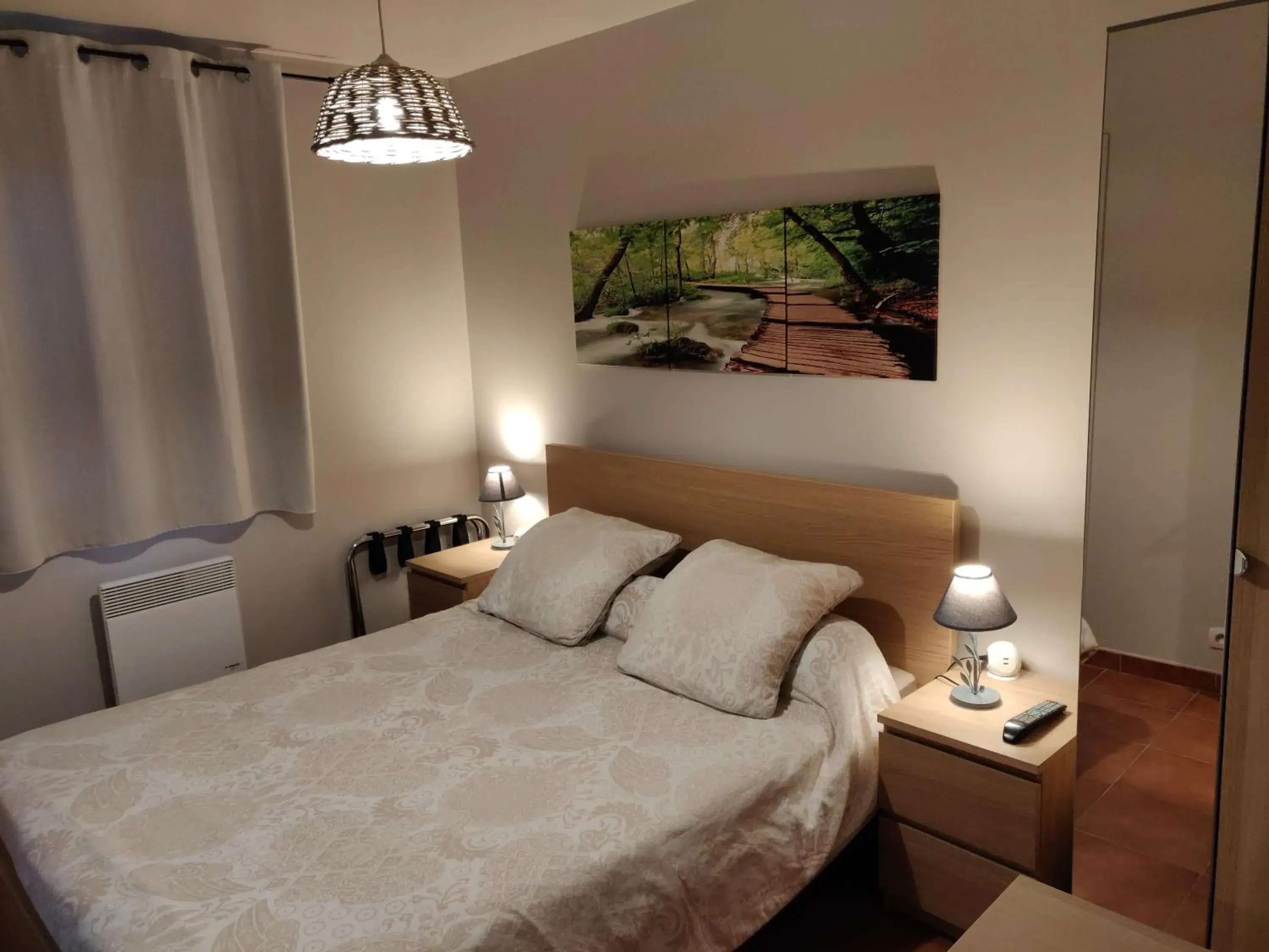 Standard Queen Room in Les Terrasses de Valensole Standard Queen Room in Les Terrasses de Valensole