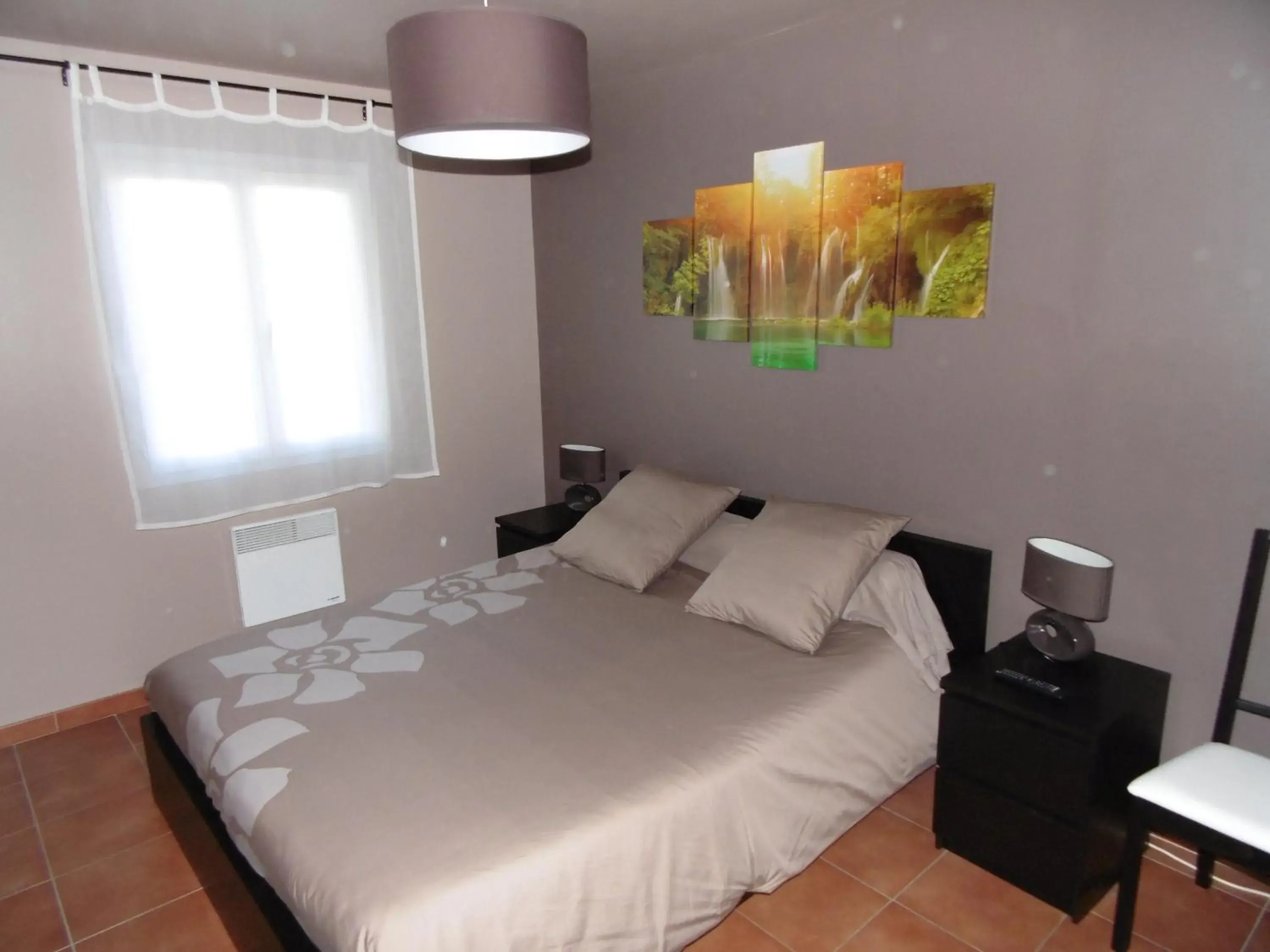 Queen Room with Pool View in Les Terrasses de Valensole Queen Room with Pool View in Les Terrasses de Valensole