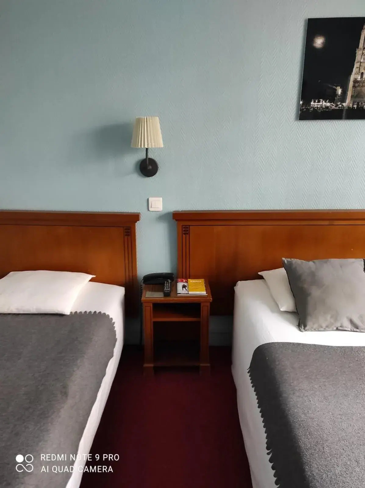 Twin Room in Hôtel Verlaine Twin Room in Hôtel Verlaine