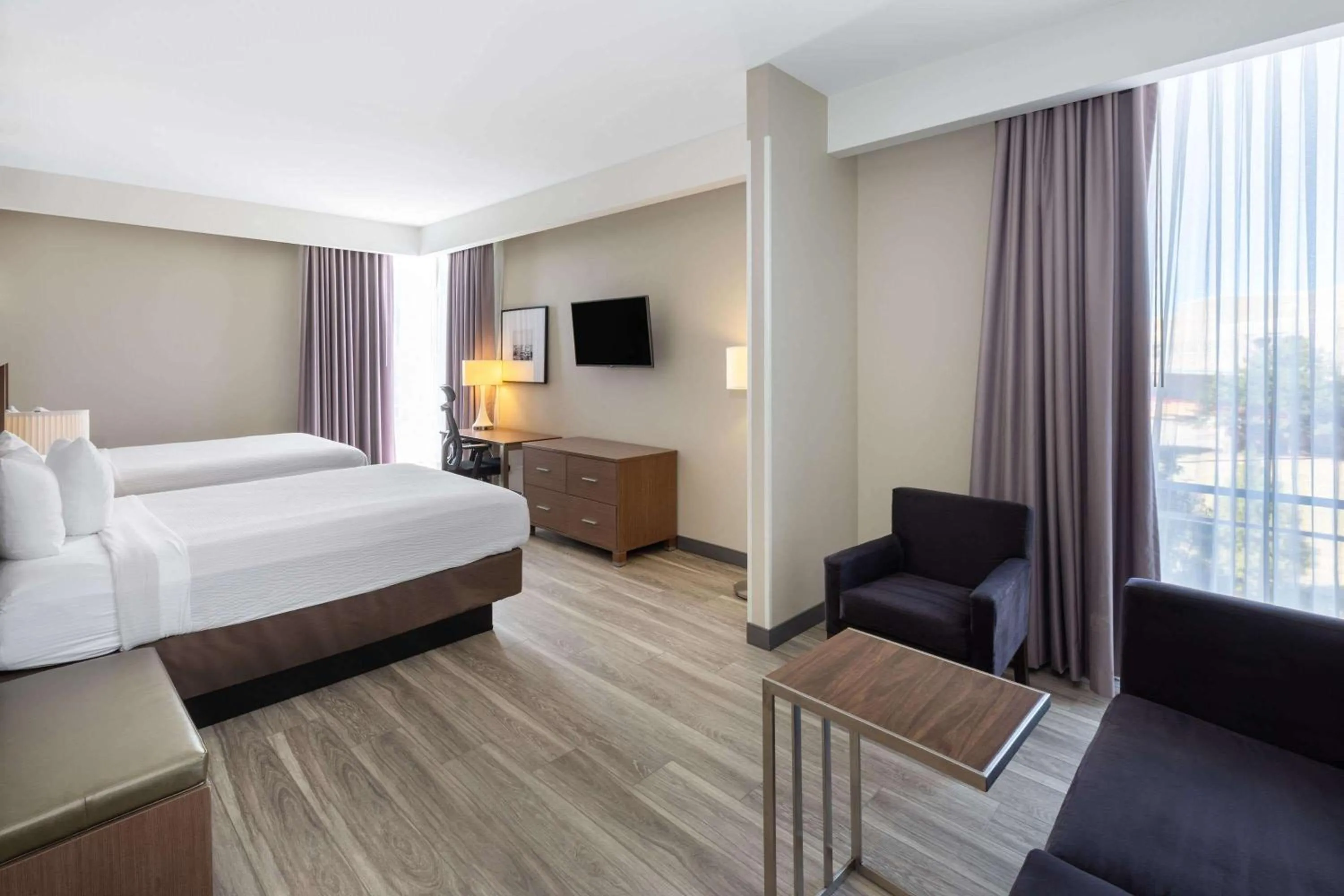 Photo of the whole room, Bed in La Quinta Inn & Suites by Wyndham Tulsa Downtown - Route 66