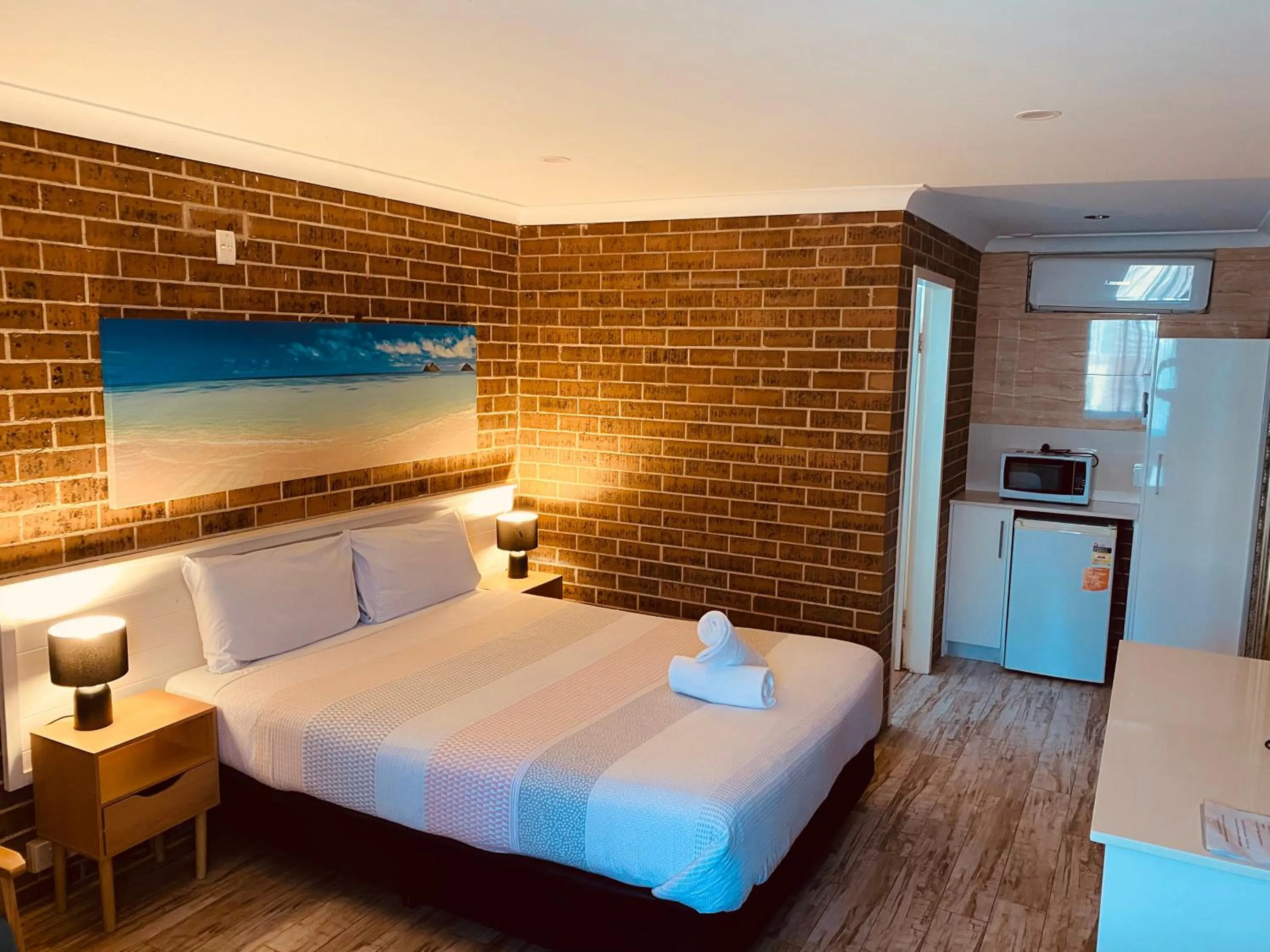 Bed in Buccaneer Motel